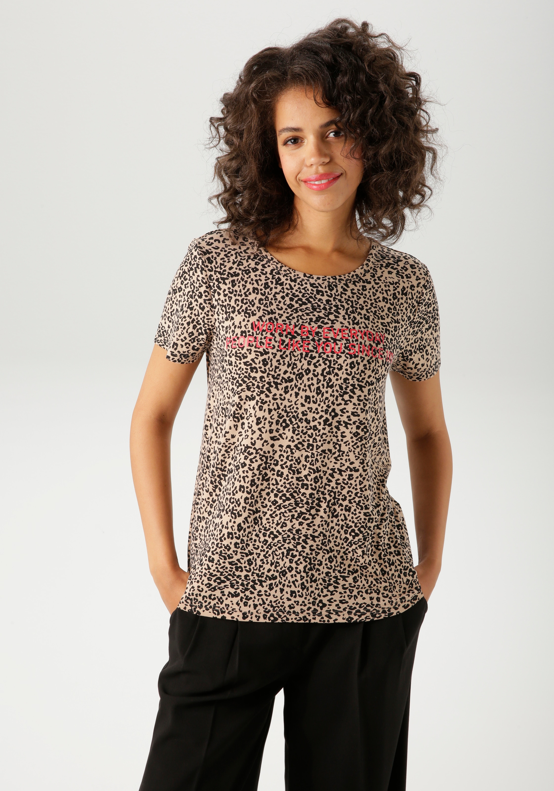Image of Aniston CASUAL T-Shirt im Leo-Print mit Statement-Schriftzug