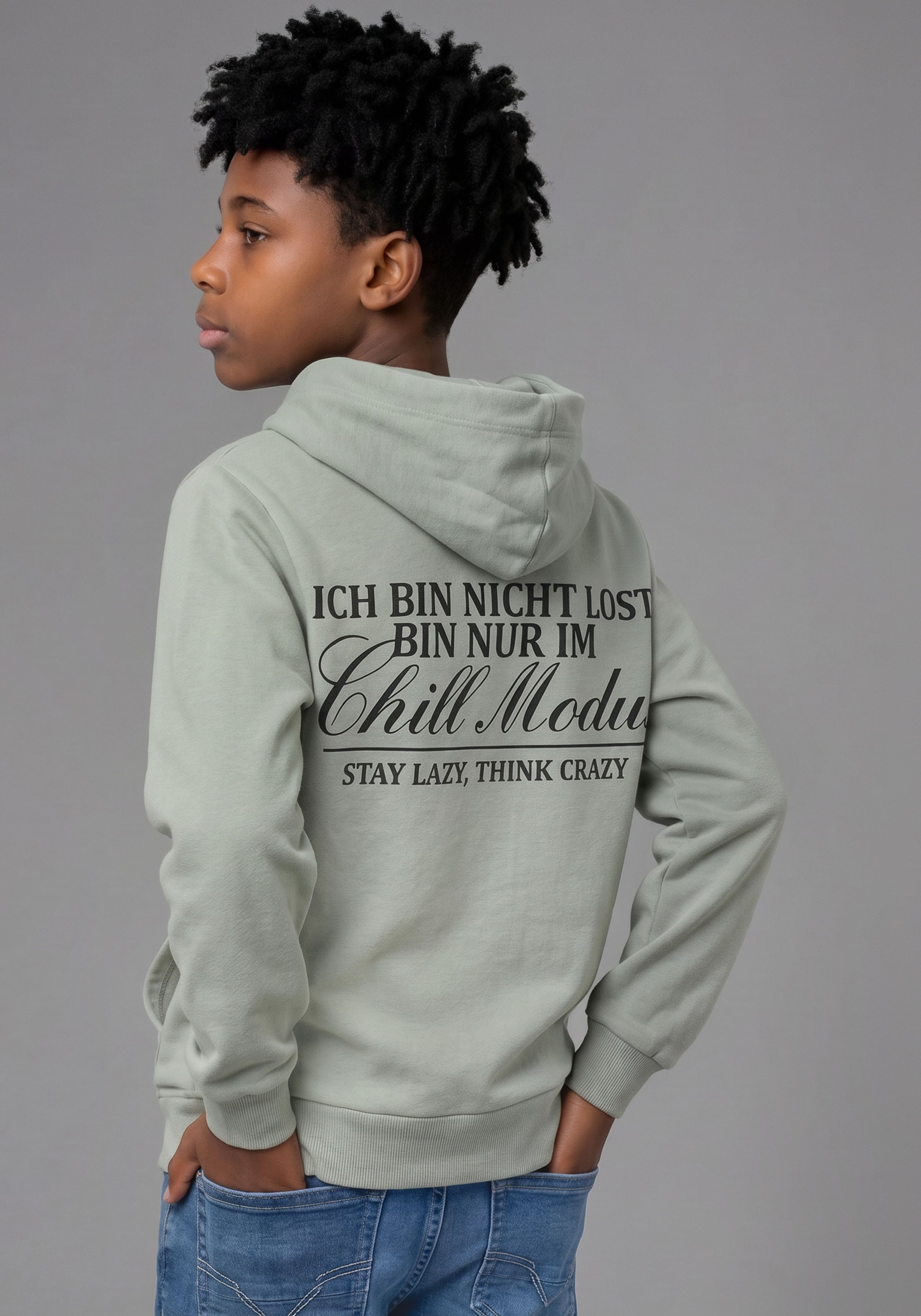 KIDSWORLD Kapuzensweatshirt »Hoodie mit Spruch vorne und hinten«, mit Kapuze, Langarm, hüftbedeckend, mit Kängurutasche
