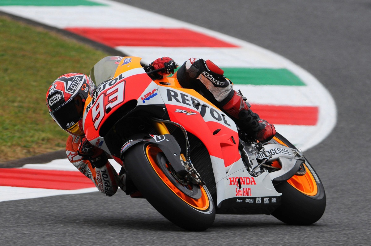 Image of Papermoon Fototapete »MOTORRADRENNEN RENNSTRECKE HONDA BIKES«, Vliestapete, hochwertiger Digitaldruck, inklusive Kleister bei Ackermann Versand Schweiz