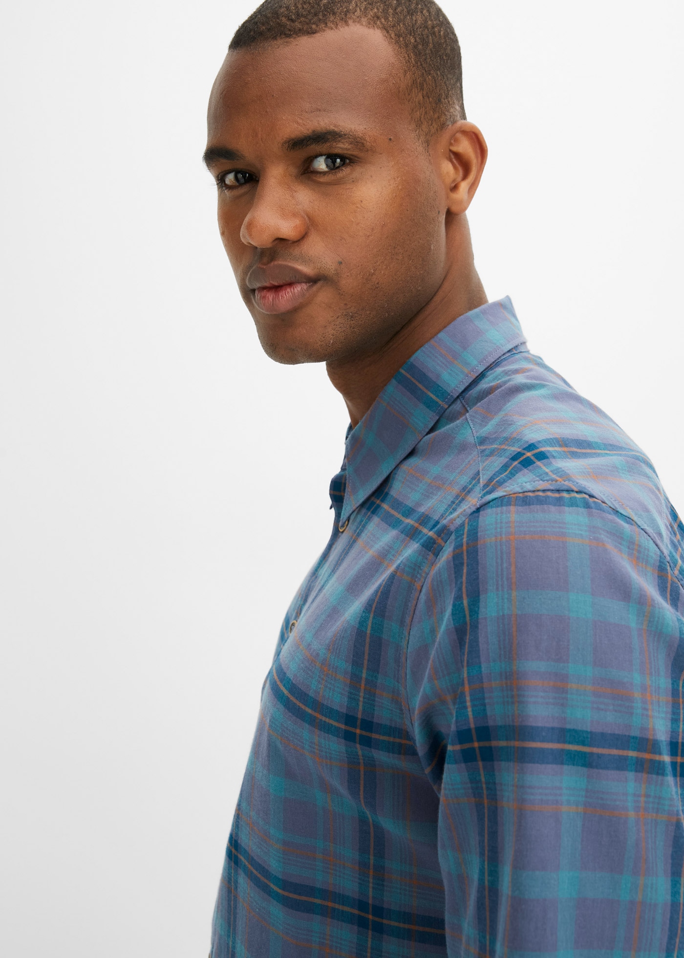 bonprix Chemise à manches courtes Regular Fit, aus Baumwolle, mit Karomuster, mit Kentkragen