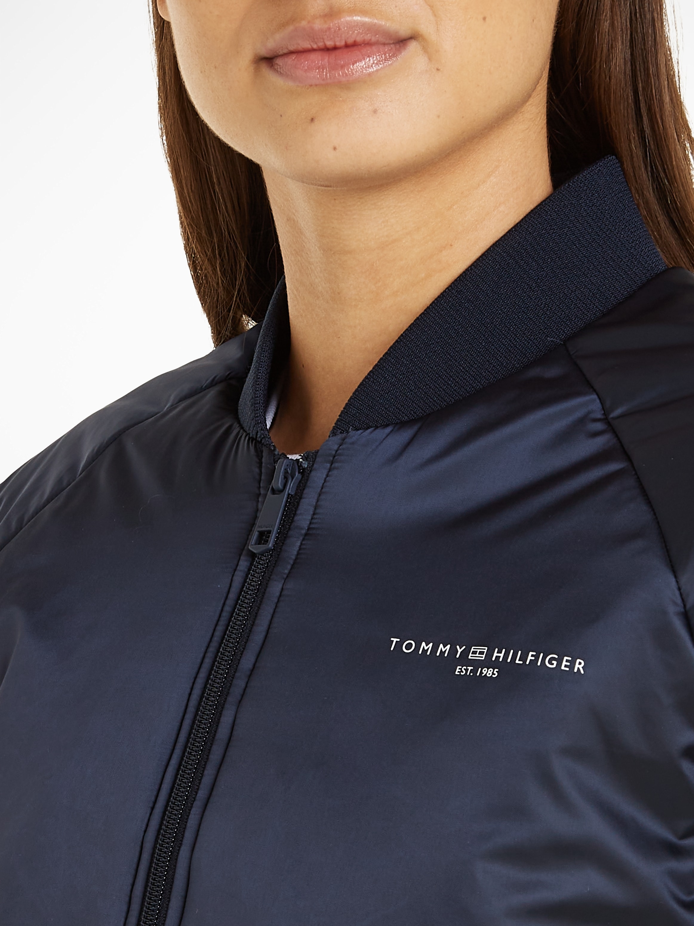 Tommy Hilfiger Kurzmantel »ESS MINI CORP REGULAR COAT«, mit Logoschriftzug