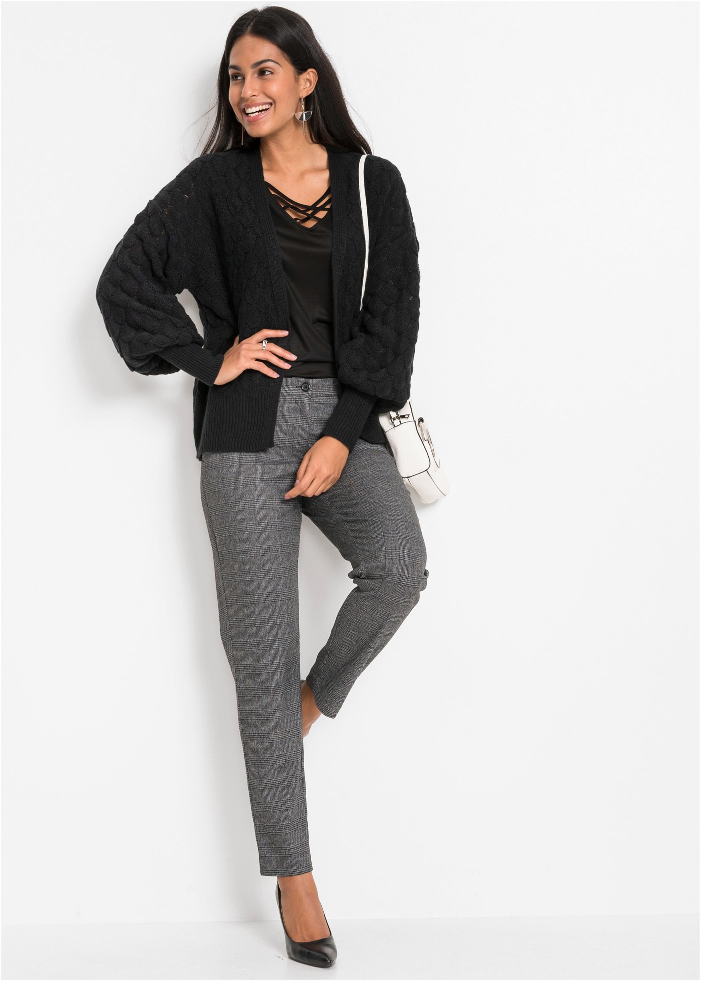 bonprix Veste en tricot ajouré »Ajour-Strickjacke« Oversize-Passform, Ajour-Muster, femininer Stil, aus Polyacryl