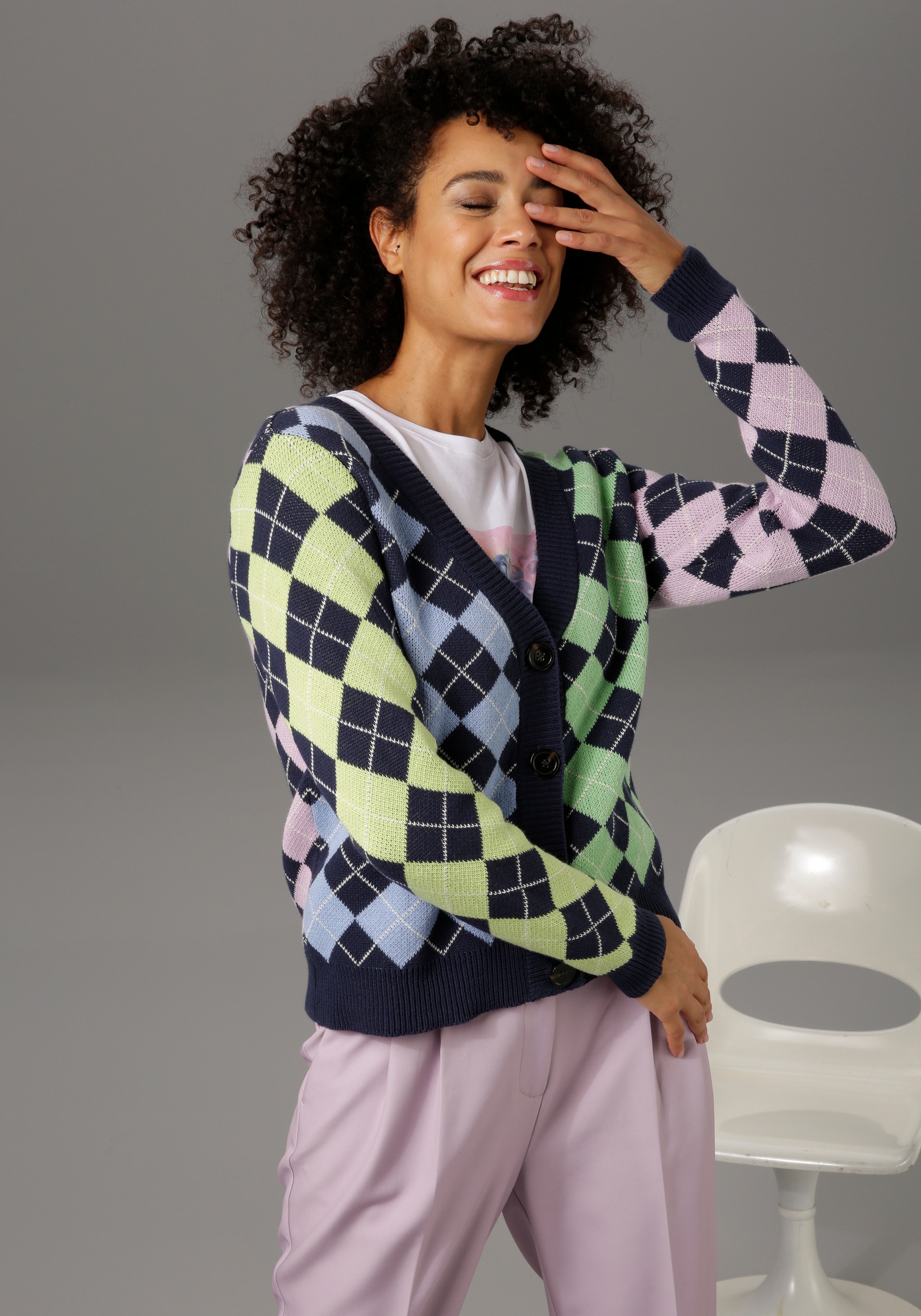 Image of Aniston CASUAL Strickjacke, im Patch-Dessin mit bunten Rauten bei Ackermann Versand Schweiz