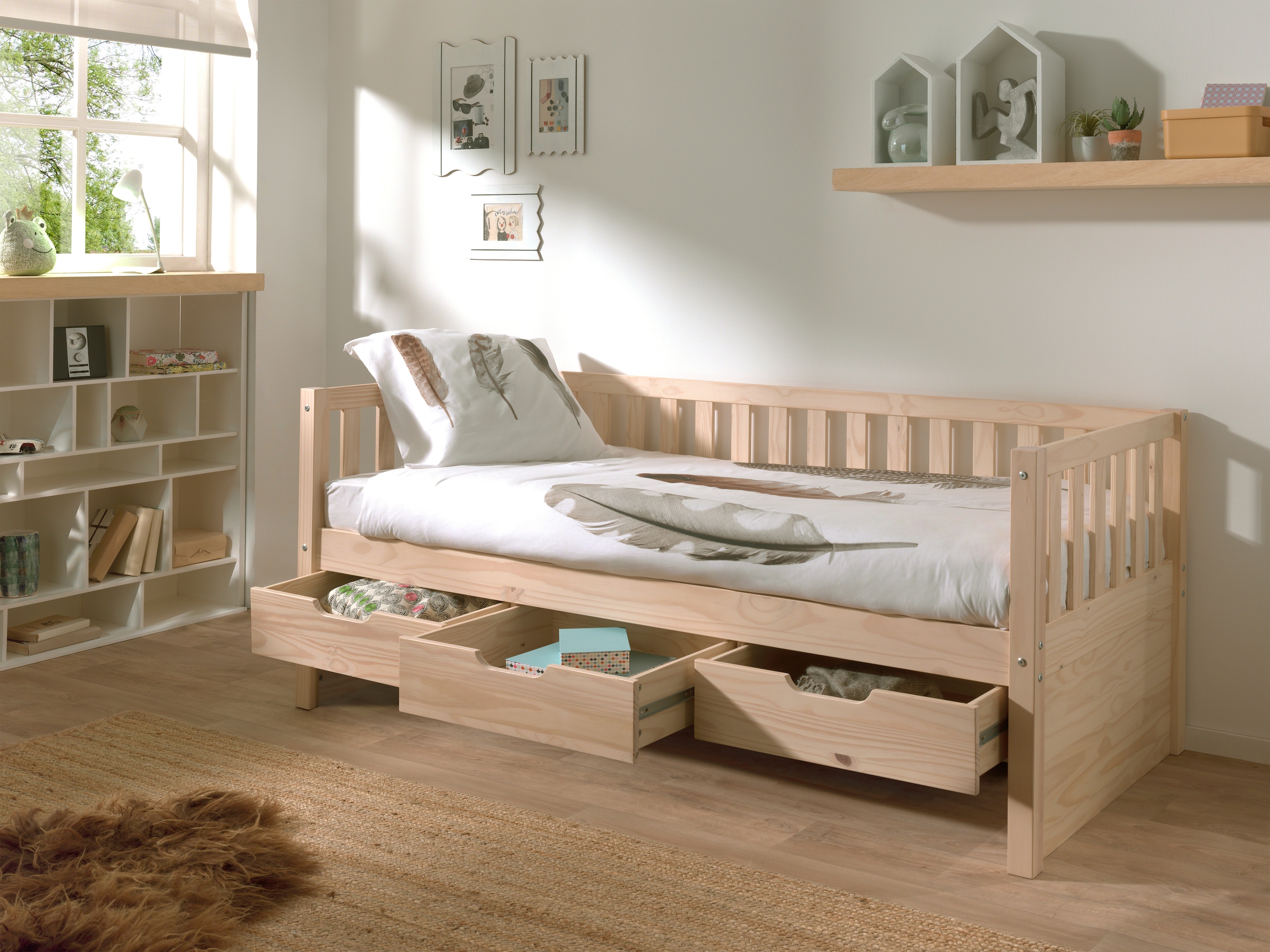 Vipack Einzelbett »mit Schubladen, Kiefer massiv, viel Stauraum und zeitloses Design« B/H/T ca. 211,2x85,5x97,8cm, Ausf. Milky Pine oder Weiss,  inkl. Rolllattenrost, mit oder ohne Bettschublade