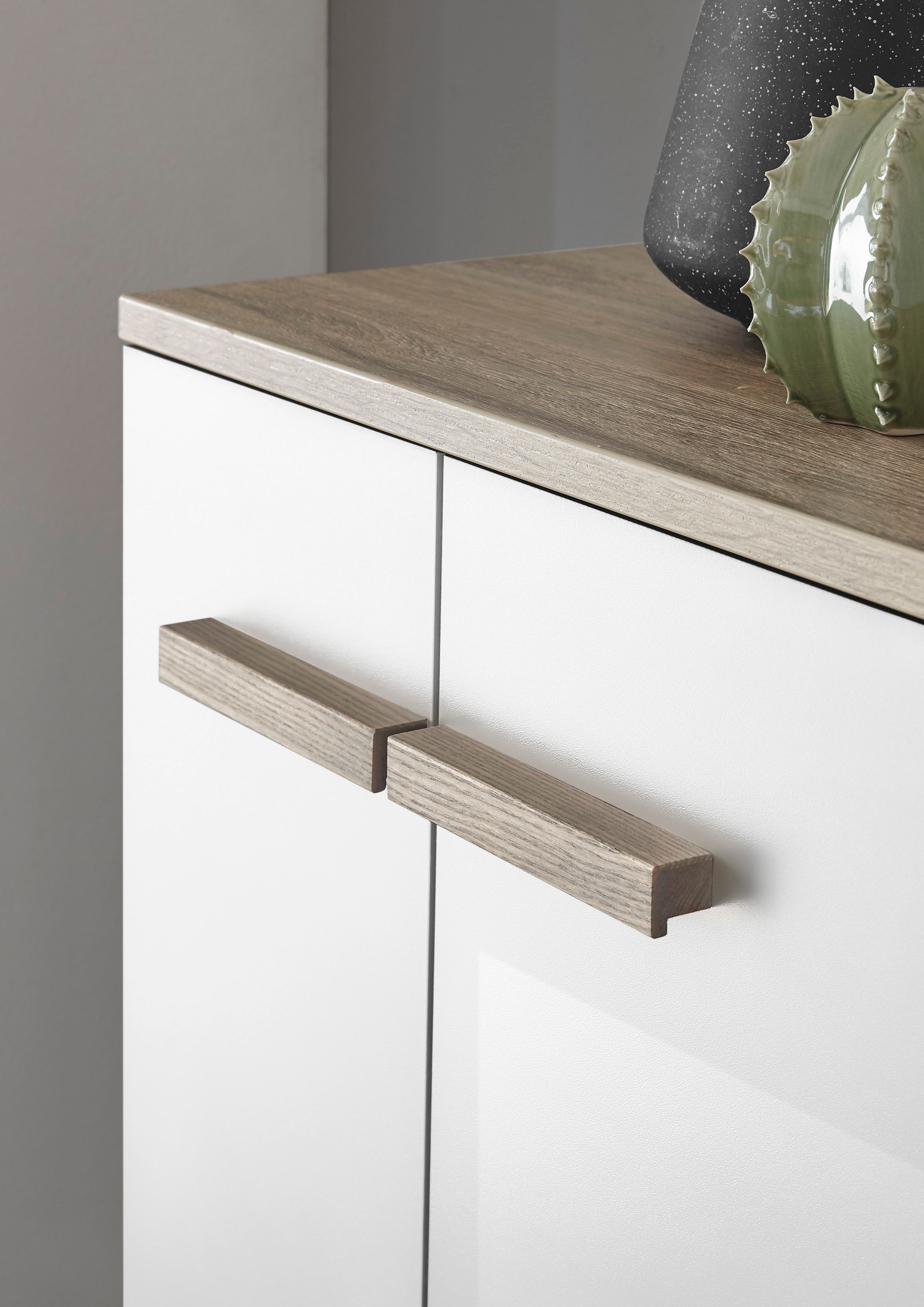 Places of Style Midischrank »SOLiD, Badschrank im modernen Design, Schrank mit Holzgriffen«, in zwei Farben verfügbar, mit Stauraum, stehend o. hängend montierbar