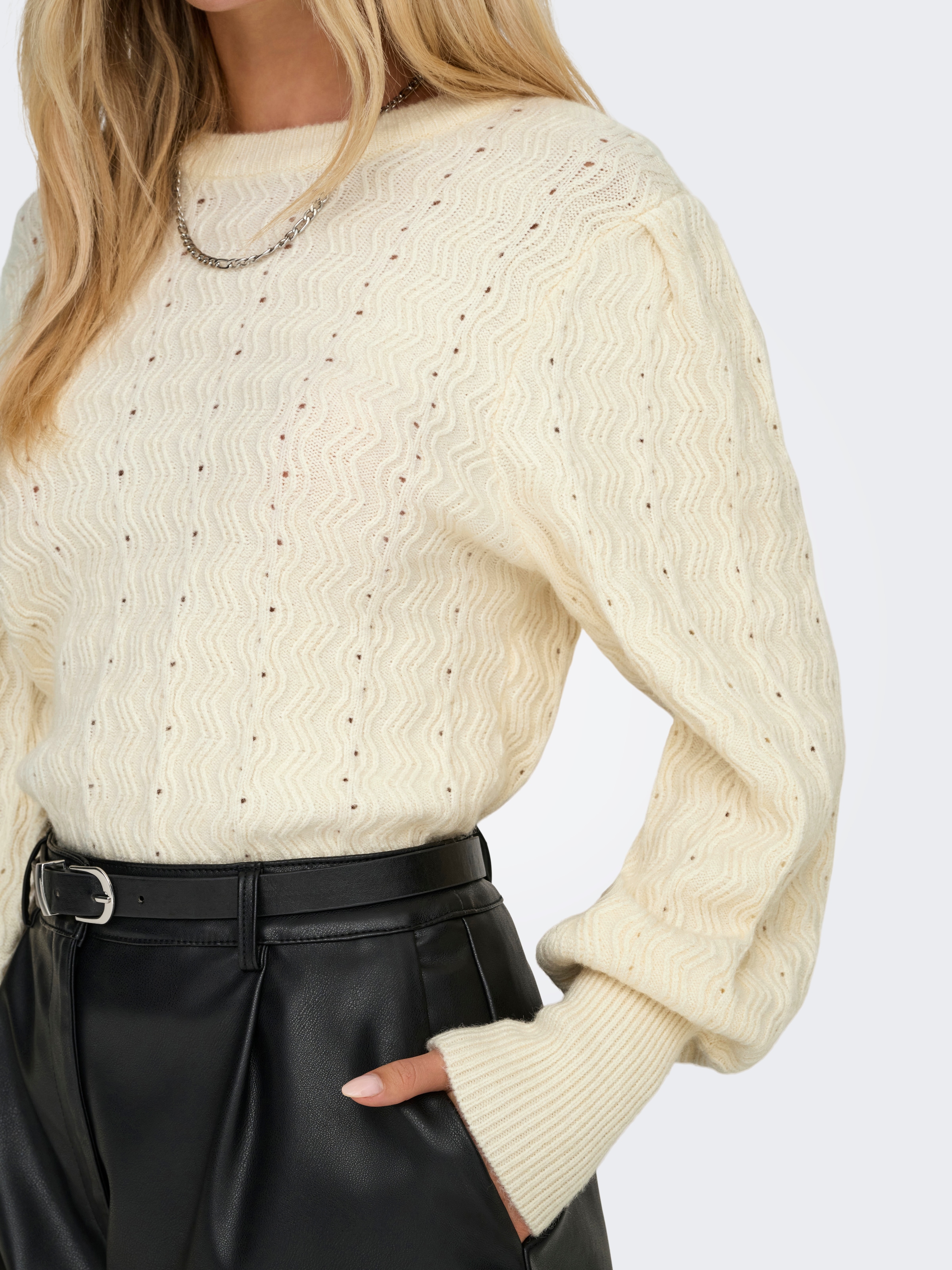 ONLY Pull à col rond »ONLKATIA LS STRUC PUFF ONECK CC KNT«