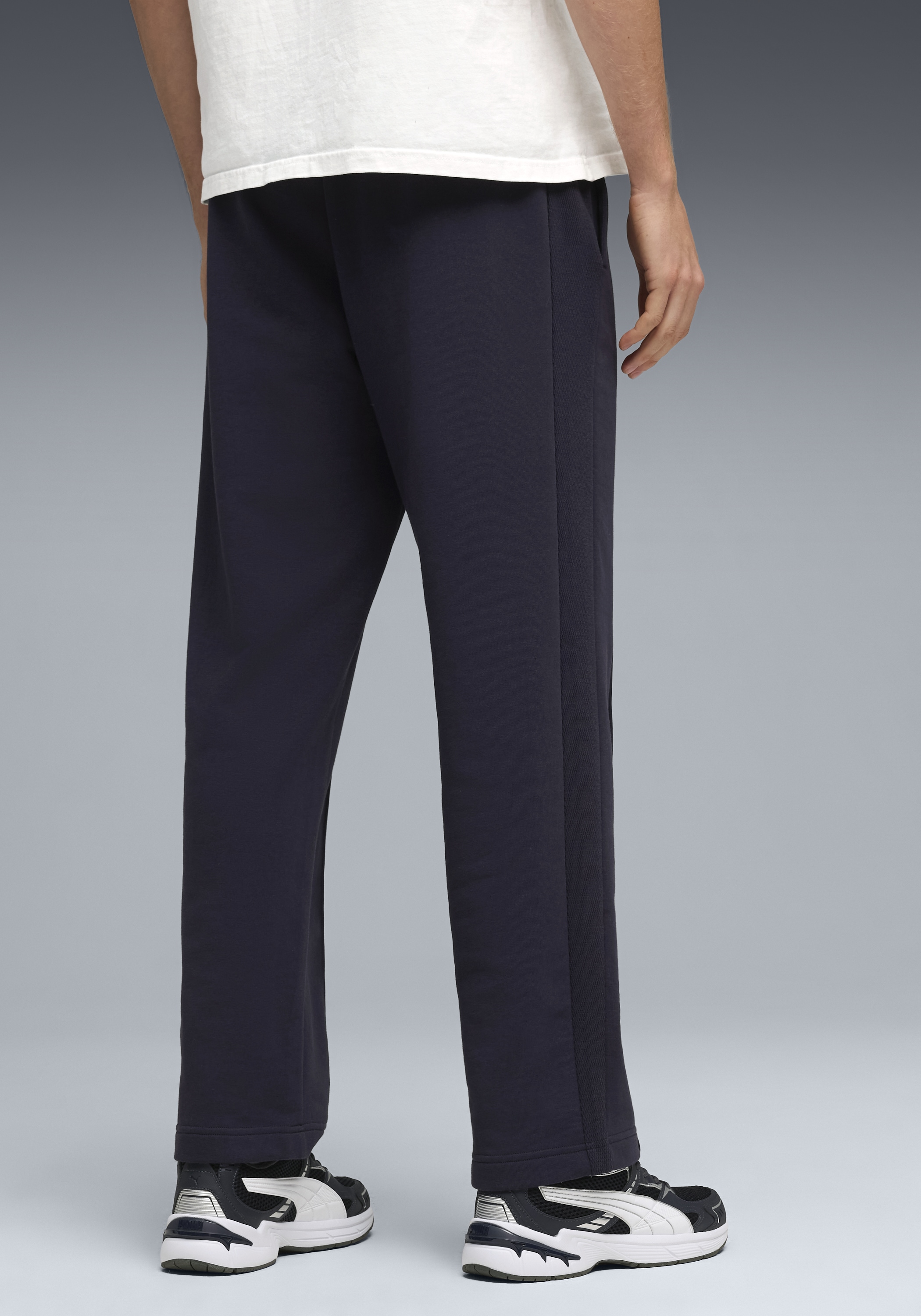 PUMA Pantalon de survêtement »CLASS RELAXED PINNACLE TRACK PANTS TR«  Avec poches latérales, style sportif