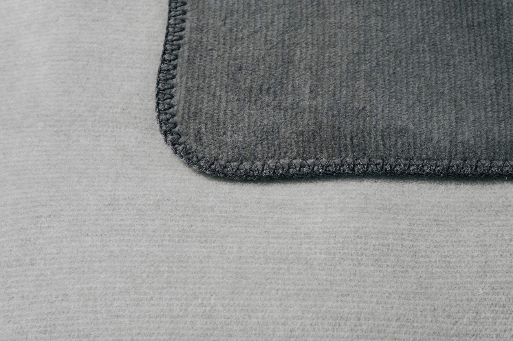 Image of BIEDERLACK Wohndecke »Duo«, mit unifarbener Wendeoptik, Kuscheldecke bei Ackermann Versand Schweiz