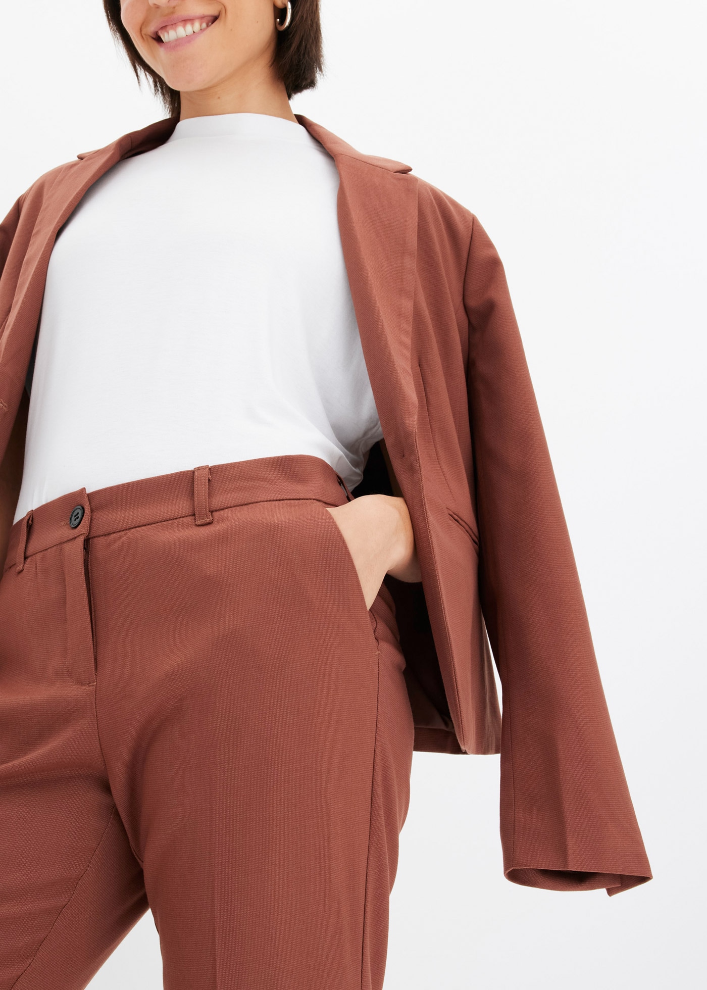 bonprix Pantalon de costume  Slim fit Passform, mit Stretchanteil, mit Bügelfalte