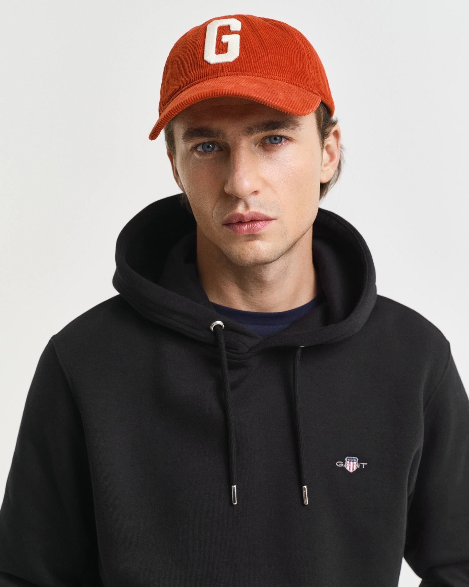 Gant Hoodie »REG SHIELD HOODIE«, mit Logostickerei auf der Brust
