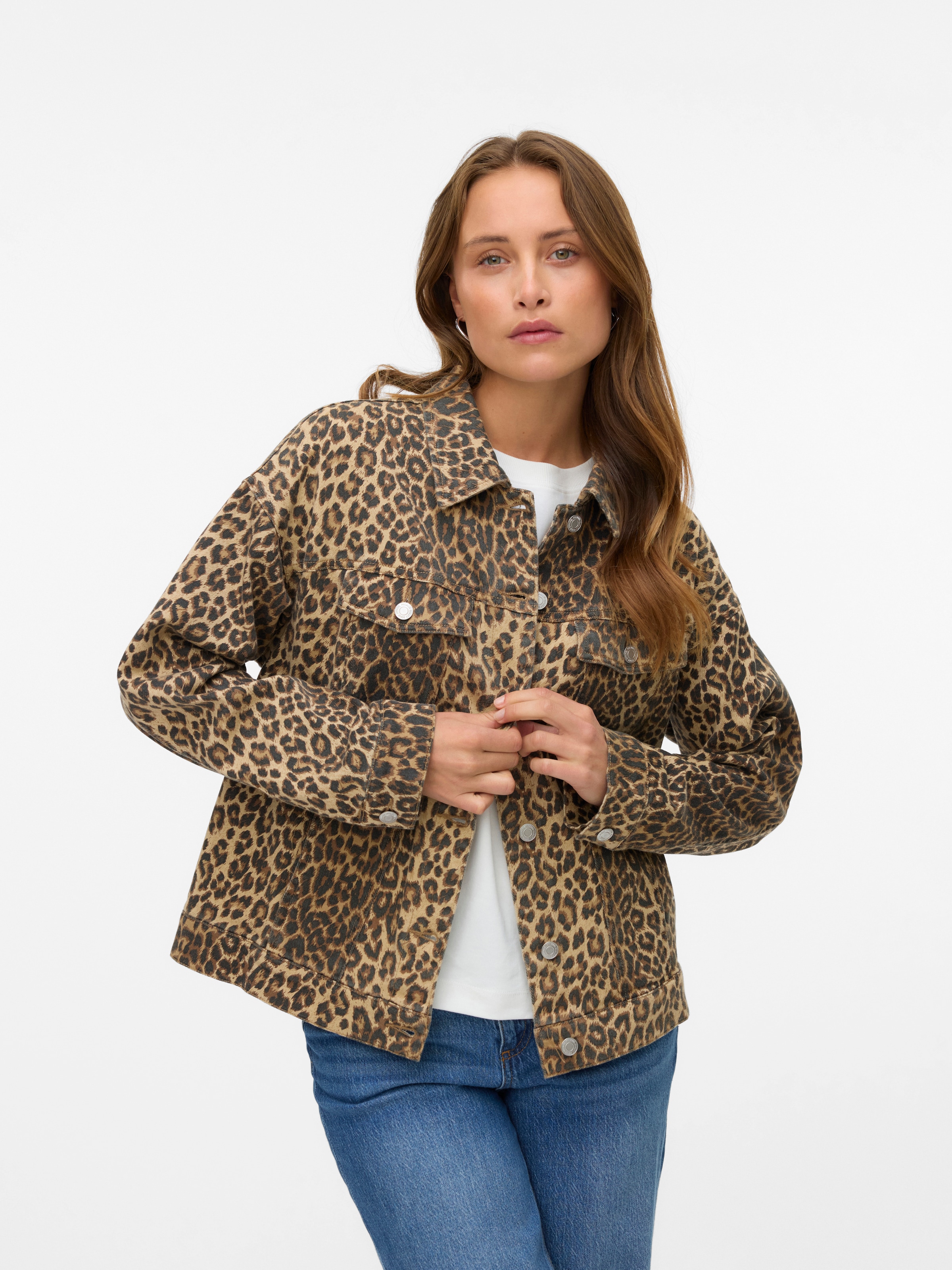 Image of Vero Moda Kurzjacke "VMTESSA LS OVERSIZE DNM AOP JACKET NOOS" mit Animal-Print