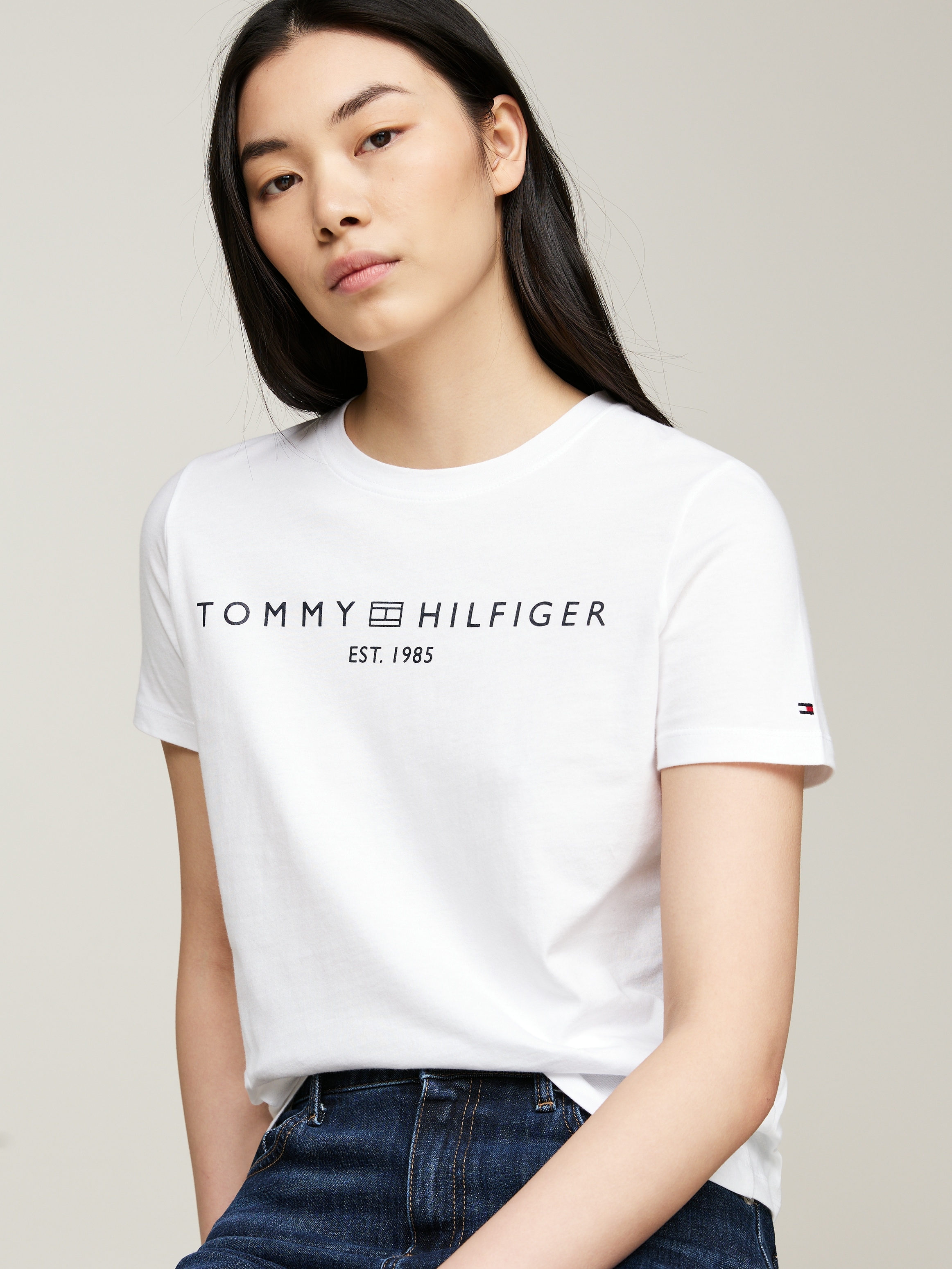 Tommy Hilfiger T-Shirt »REG CORP LOGO C-NK SS«, mit Tommy Hilfiger Logoschriftzug, Rundhals