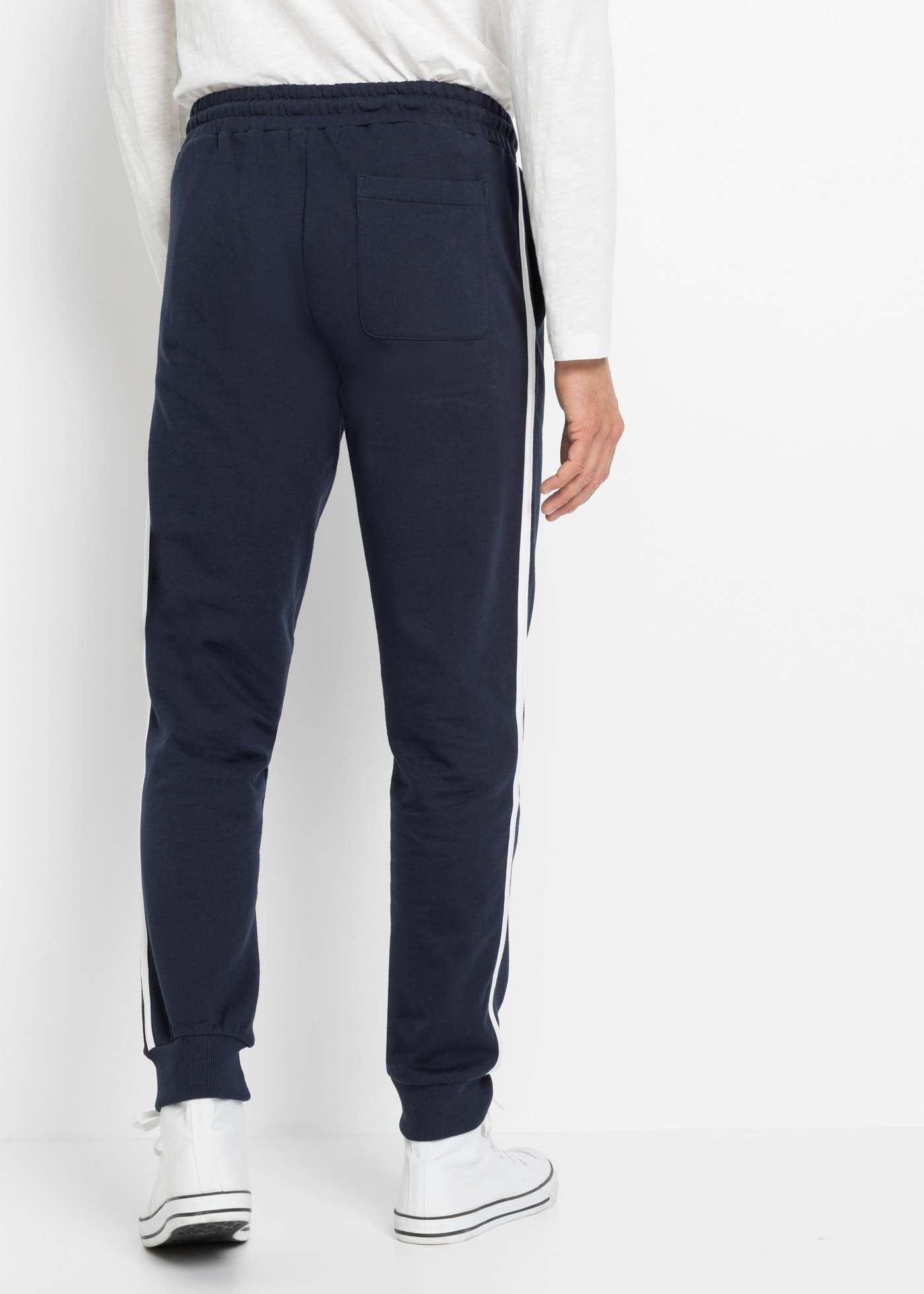 bonprix Pantalon de jogging  mit weichem Innenmaterial, mit seitlichen Kontraststreifen