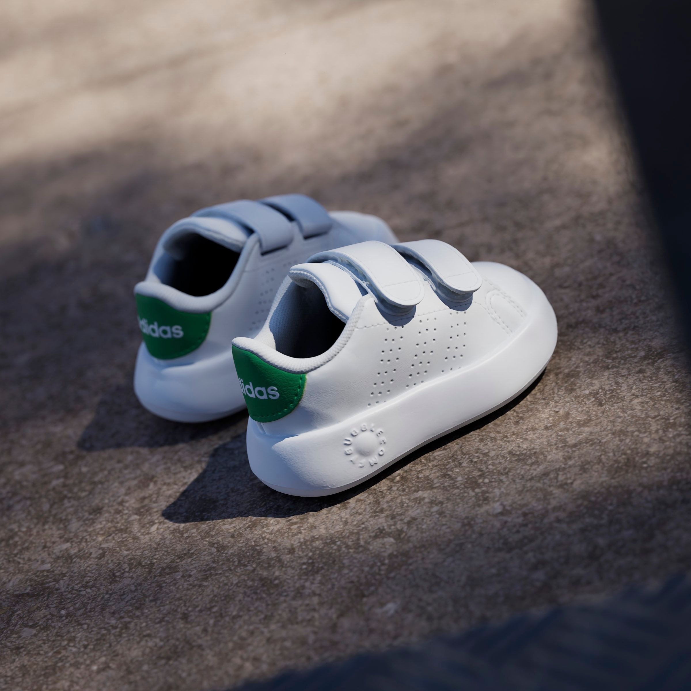 adidas Sportswear Chaussures à scratch »ADVANTAGE KIDS«  Design auf den Spuren des adidas Stan Smith, für Kinder