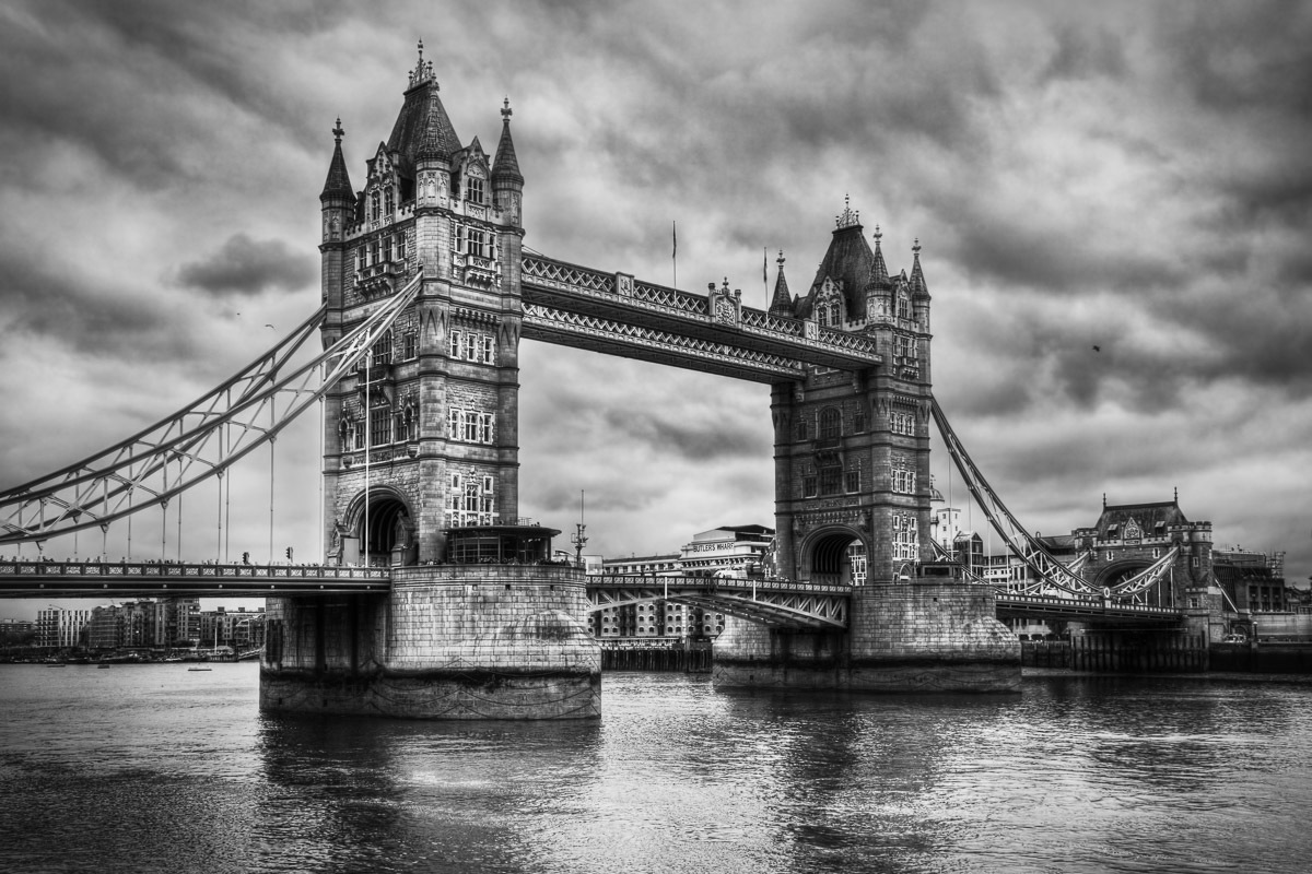 Image of Papermoon Fototapete »Retro Tower Bridge«, Vliestapete, hochwertiger Digitaldruck bei Ackermann Versand Schweiz