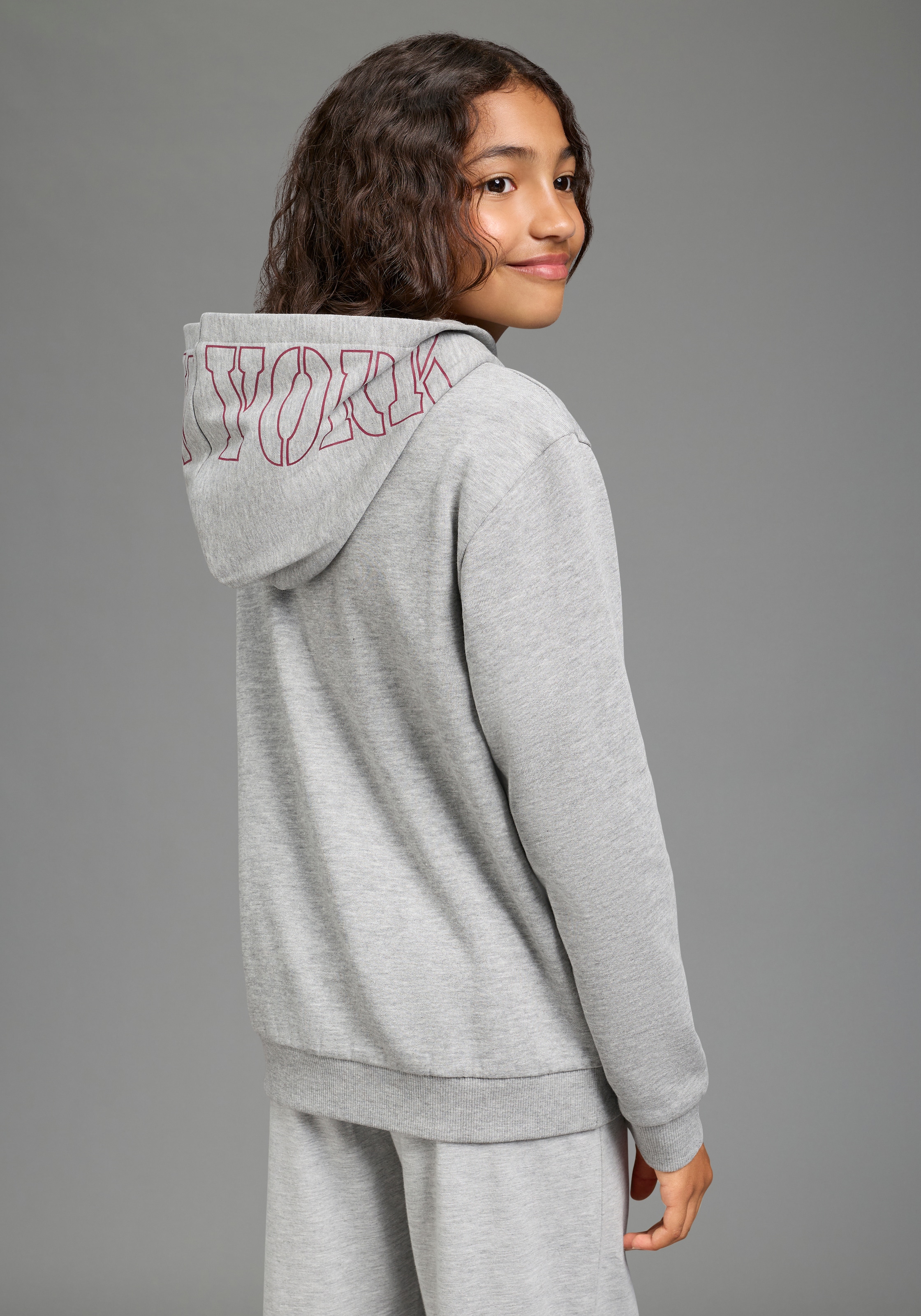 Image of KIDSWORLD Kapuzensweatshirt ", Hoodie mit Print auf der Kapuze", Hoodie mit grossem Print auf der Kapuze