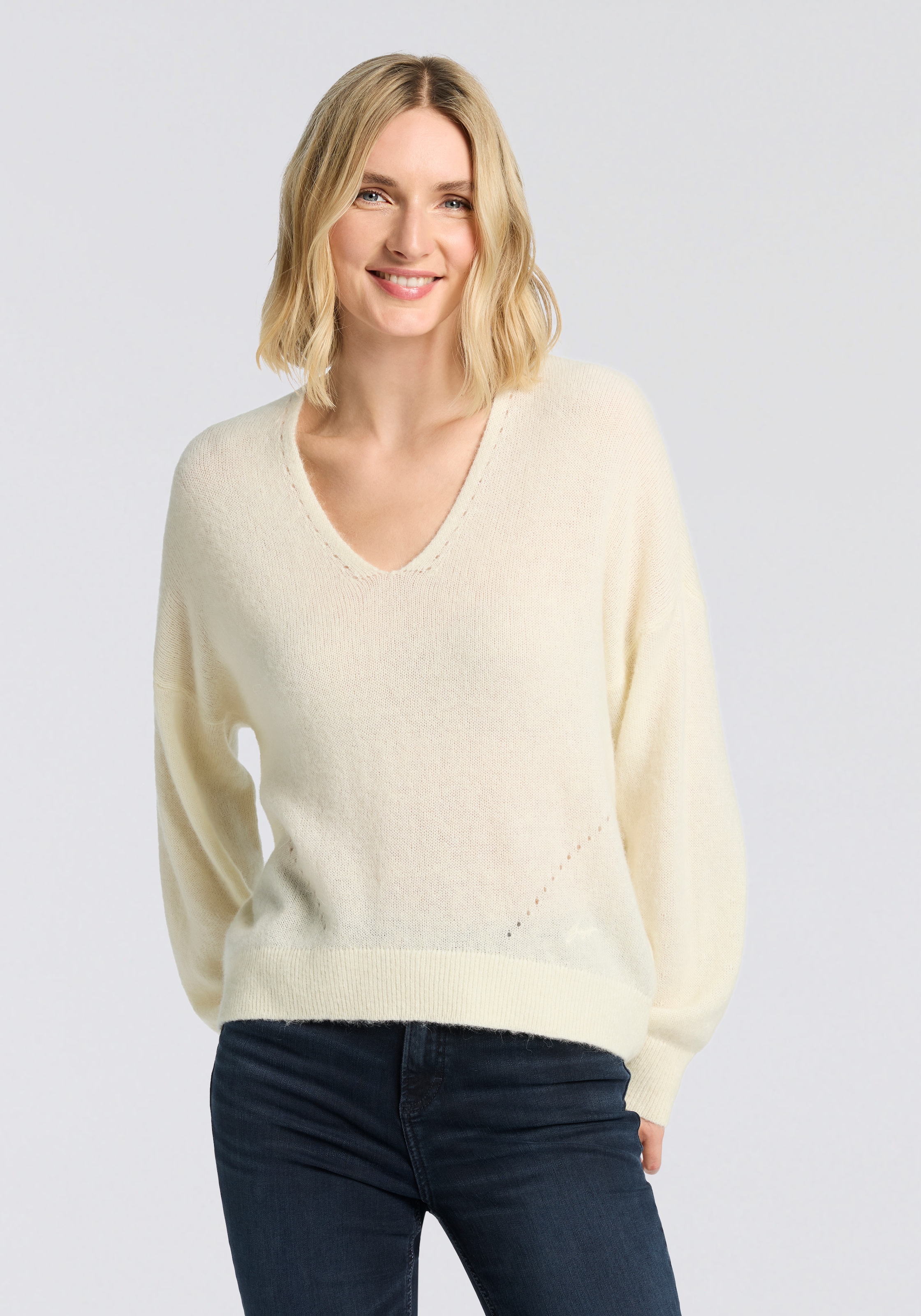 Image of BOSS ORANGE Strickpullover "Foletta Premium Damenmode" V-Ausschnitt, Ajouré-Details