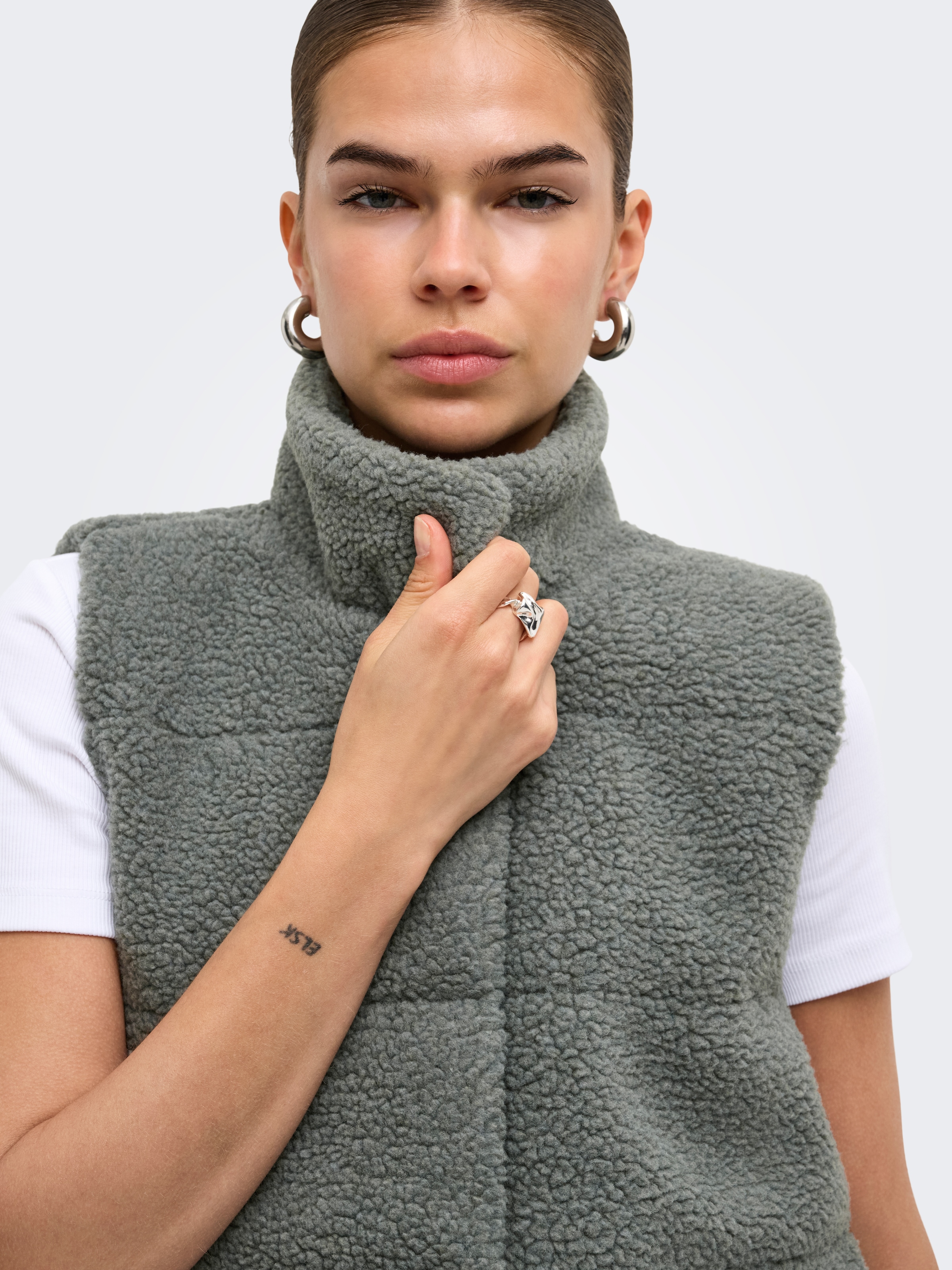 ONLY Gilet en peluche »ONLSANDRA TEDDY WAISTCOAT LIFE OTW NOOS« fibre synthétique