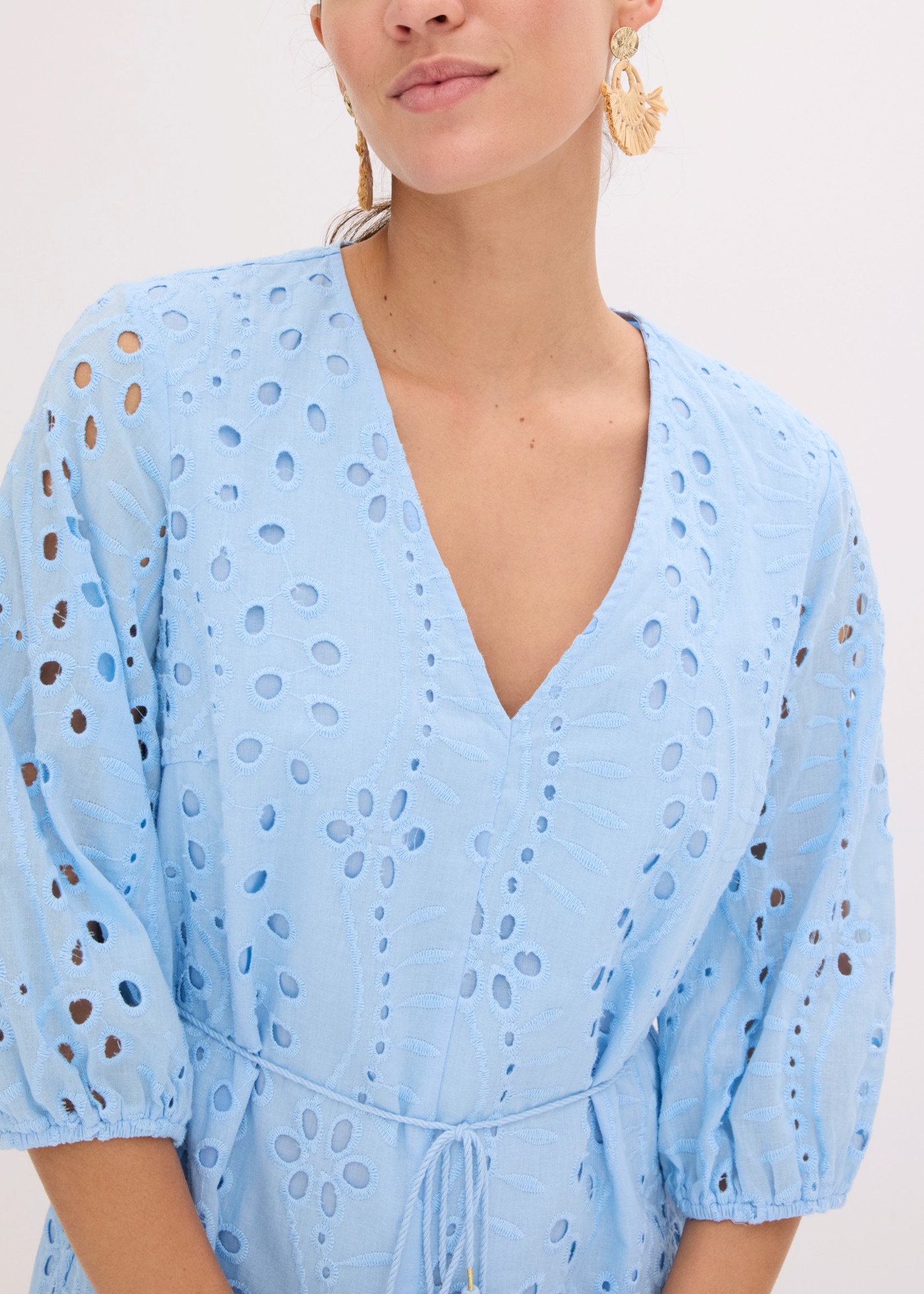 bonprix Robe midi avec encolure en V, coupe évasée, en coton
