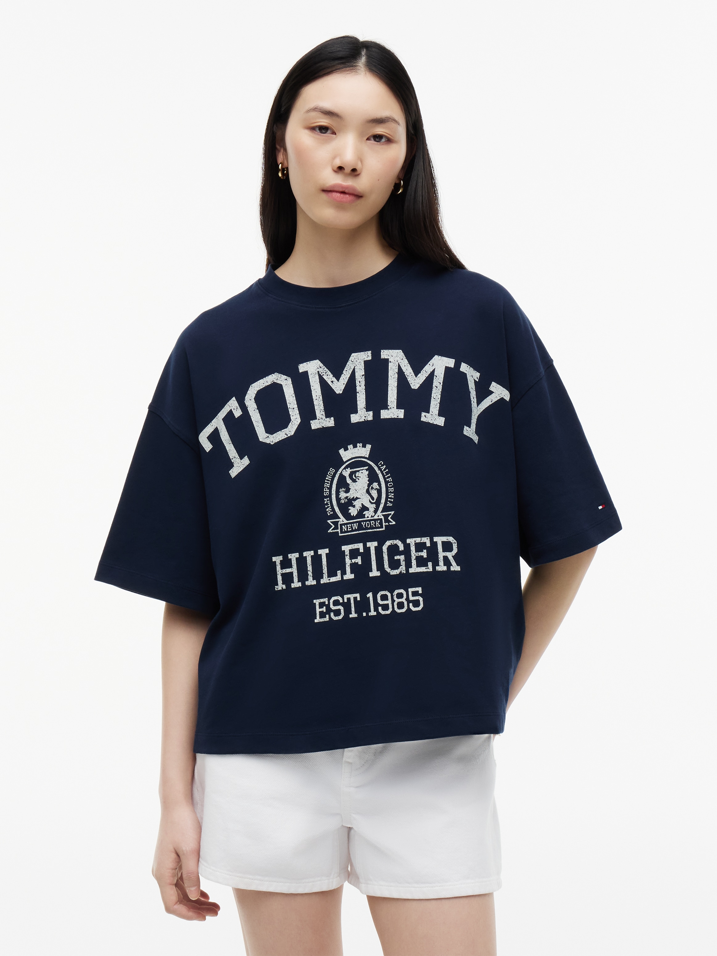 Image of Tommy Hilfiger Kurzarmshirt "VARSITY CREST RLX SS T-SHIRT" Baumwolle, relaxed fit, Logoprint