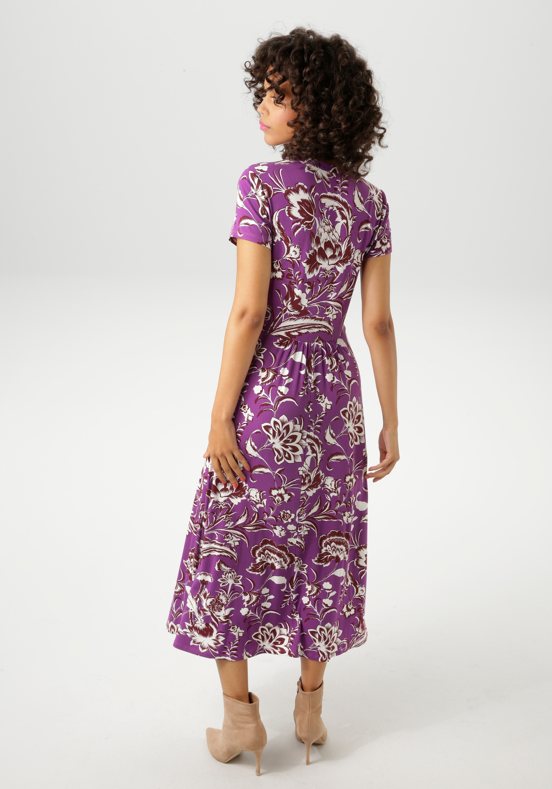 Aniston CASUAL Sommerkleid, mit grossflächigem Blumendruck