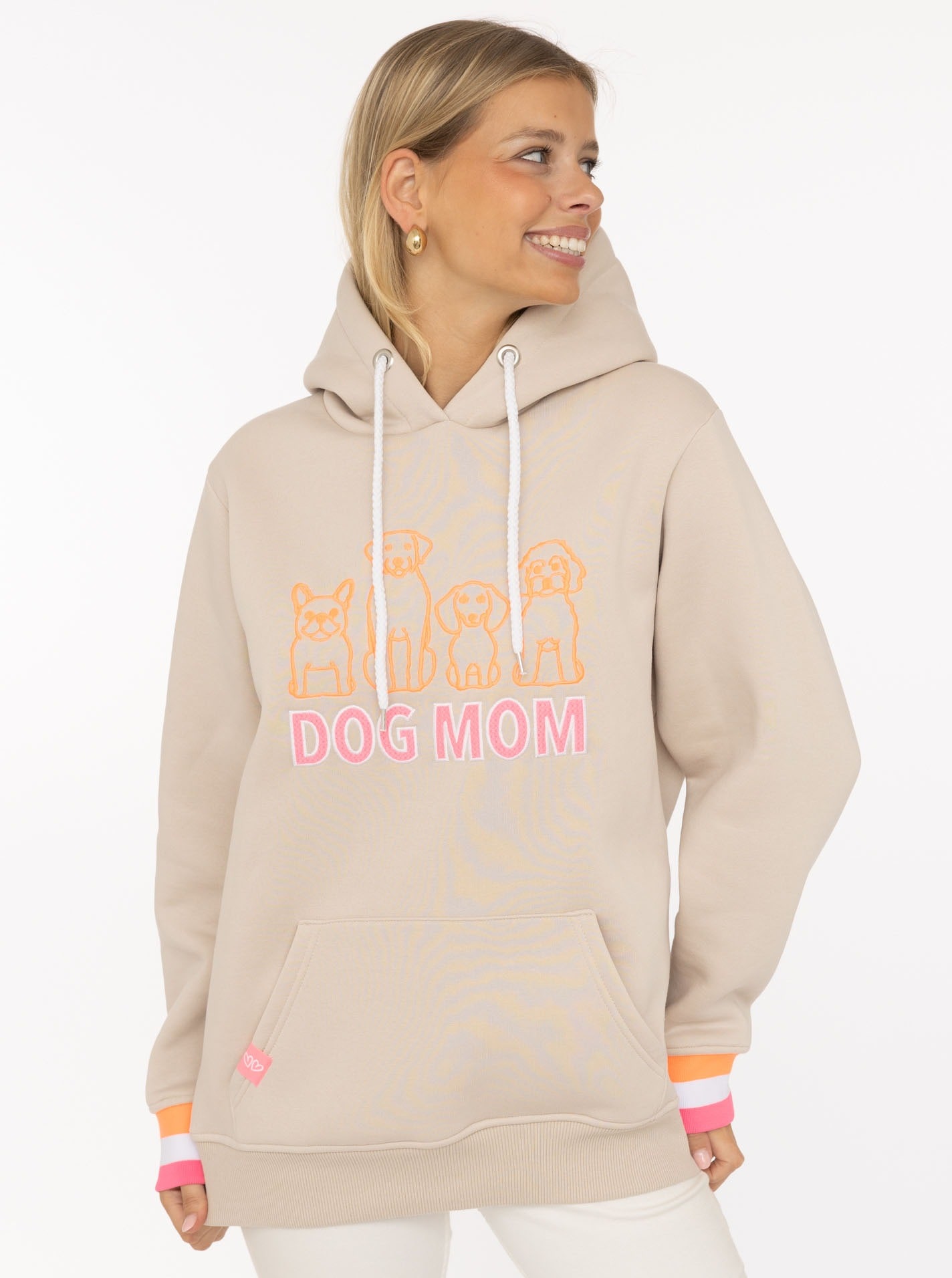 Image of Zwillingsherz Hoodie ""Dog Mom & Friends"", gestickte Hunde, Statement Schriftzug, Kapuze