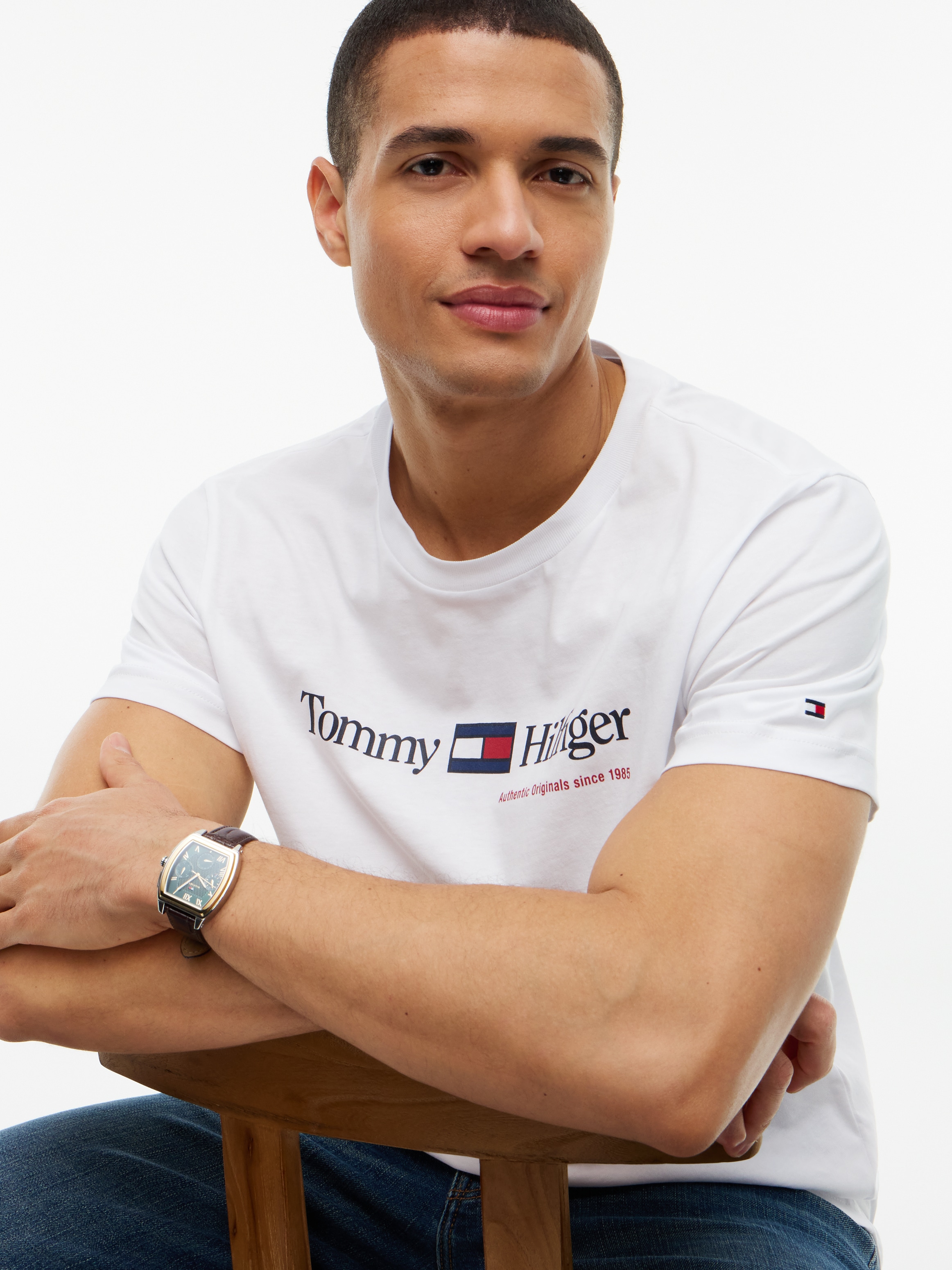 Tommy Hilfiger »BRAND LOVE RWB GRAPHIC« Auffälliger Frontprint mit Tommy Hilfiger Schriftzug, normale Passform