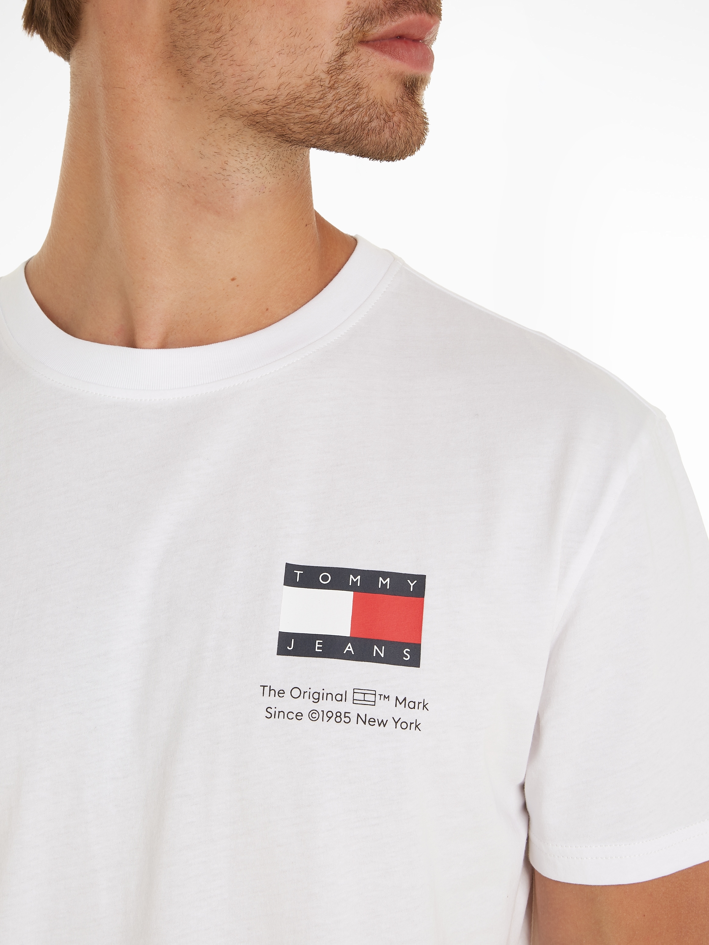 Tommy Jeans T-Shirt »TJM SLIM 2PACK S/S FLAG DNA TEE«, (Packung, 2er), mit grossem Logodruck auf der Brust