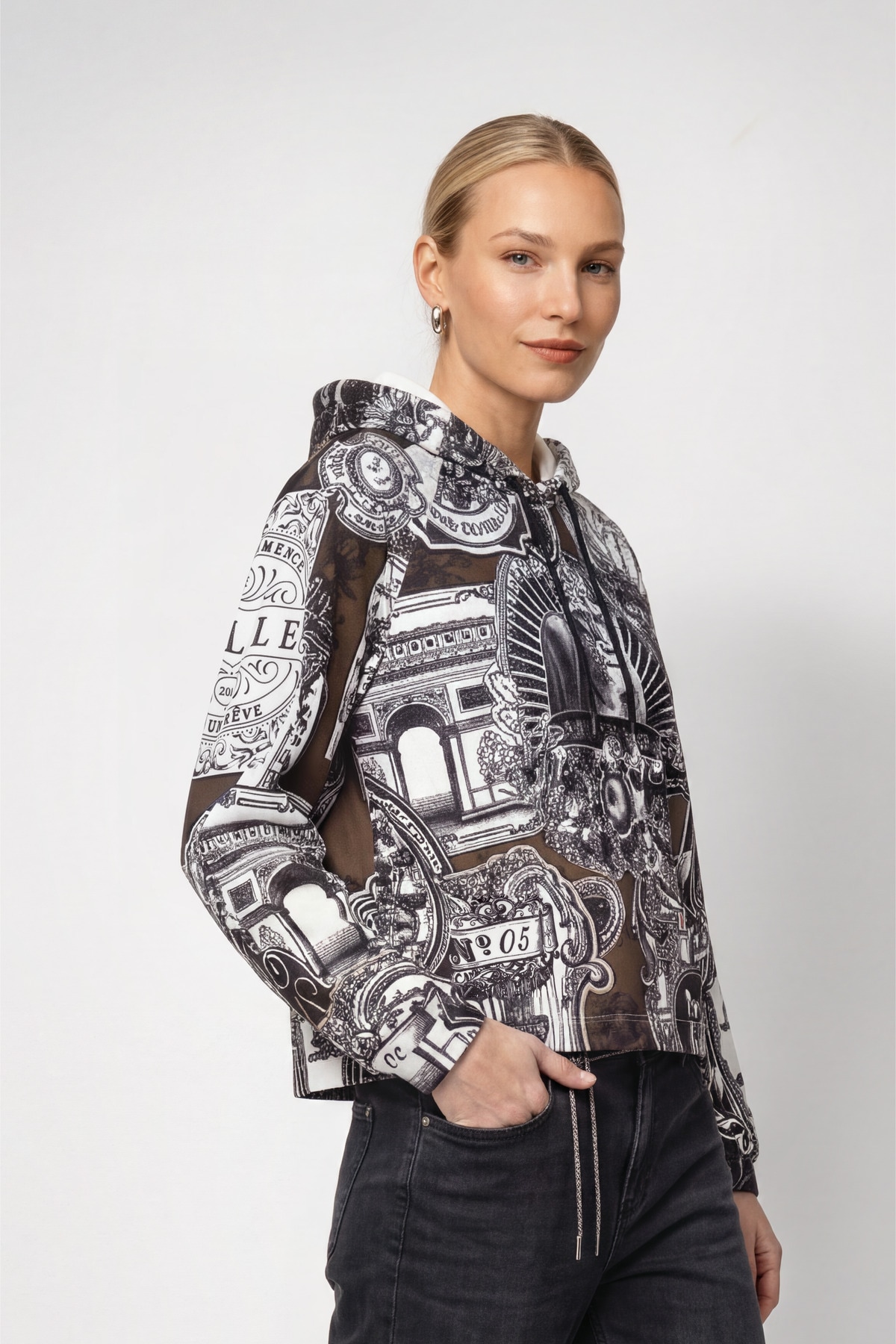 Monari Sweat-shirt »Sweatshirt Emblem allover«, coupe régulière avec capuche

