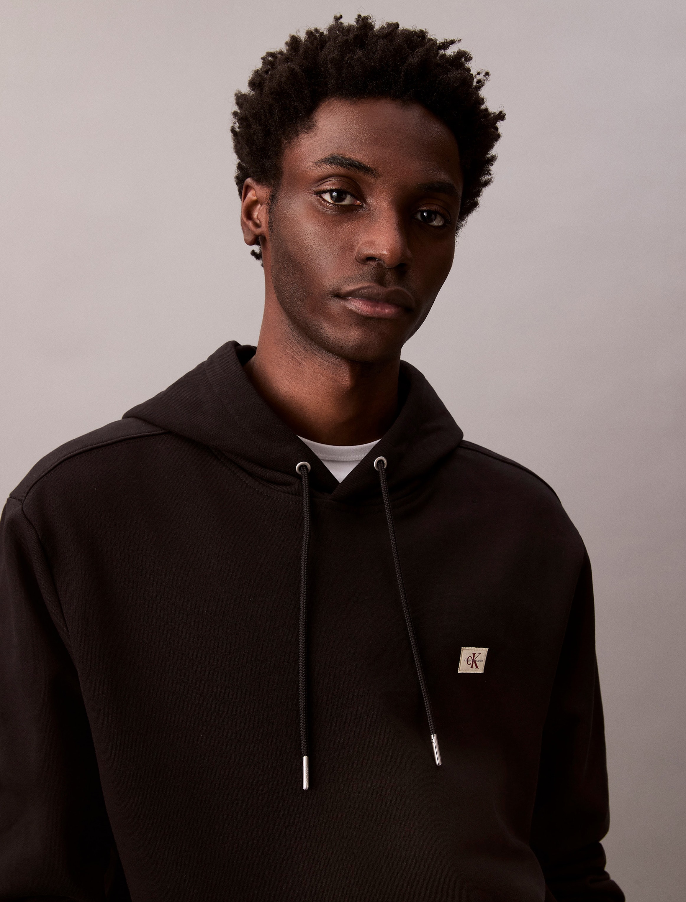 Calvin Klein Jeans Kapuzensweatshirt »400GSM TERRY BADGE HOODIE«, Mit Rundhalsausschnitt
