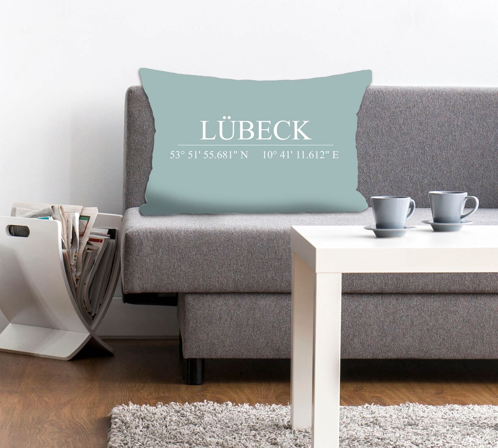 Image of queence Dekokissen "Lübeck" Kissenhülle,Türkiser Hintergrund,Lübeck Schriftzug,Koordinaten