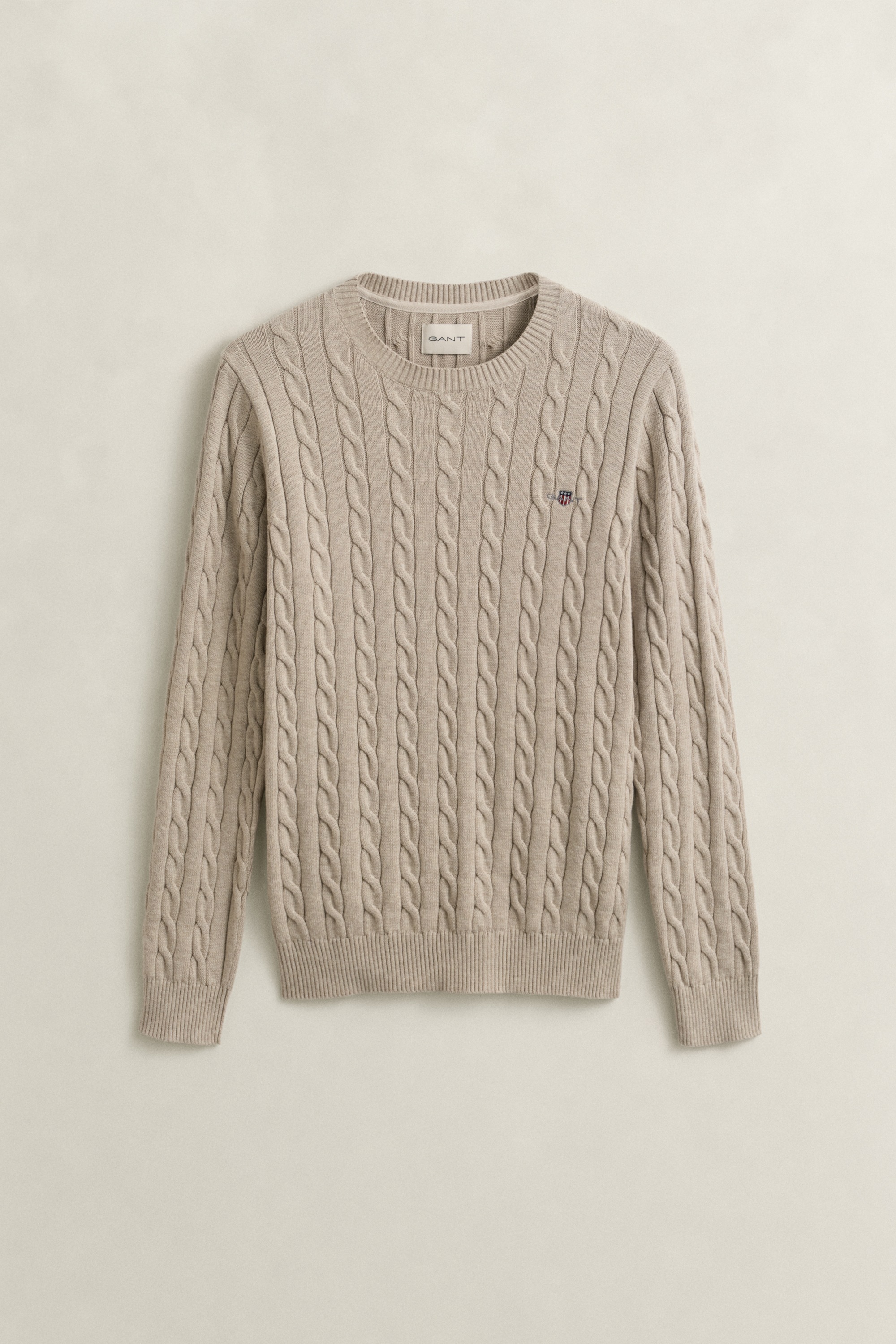 Gant Strickpullover »COTTON CABLE C-NECK« mit Wappen-Logostickerei auf der Brust