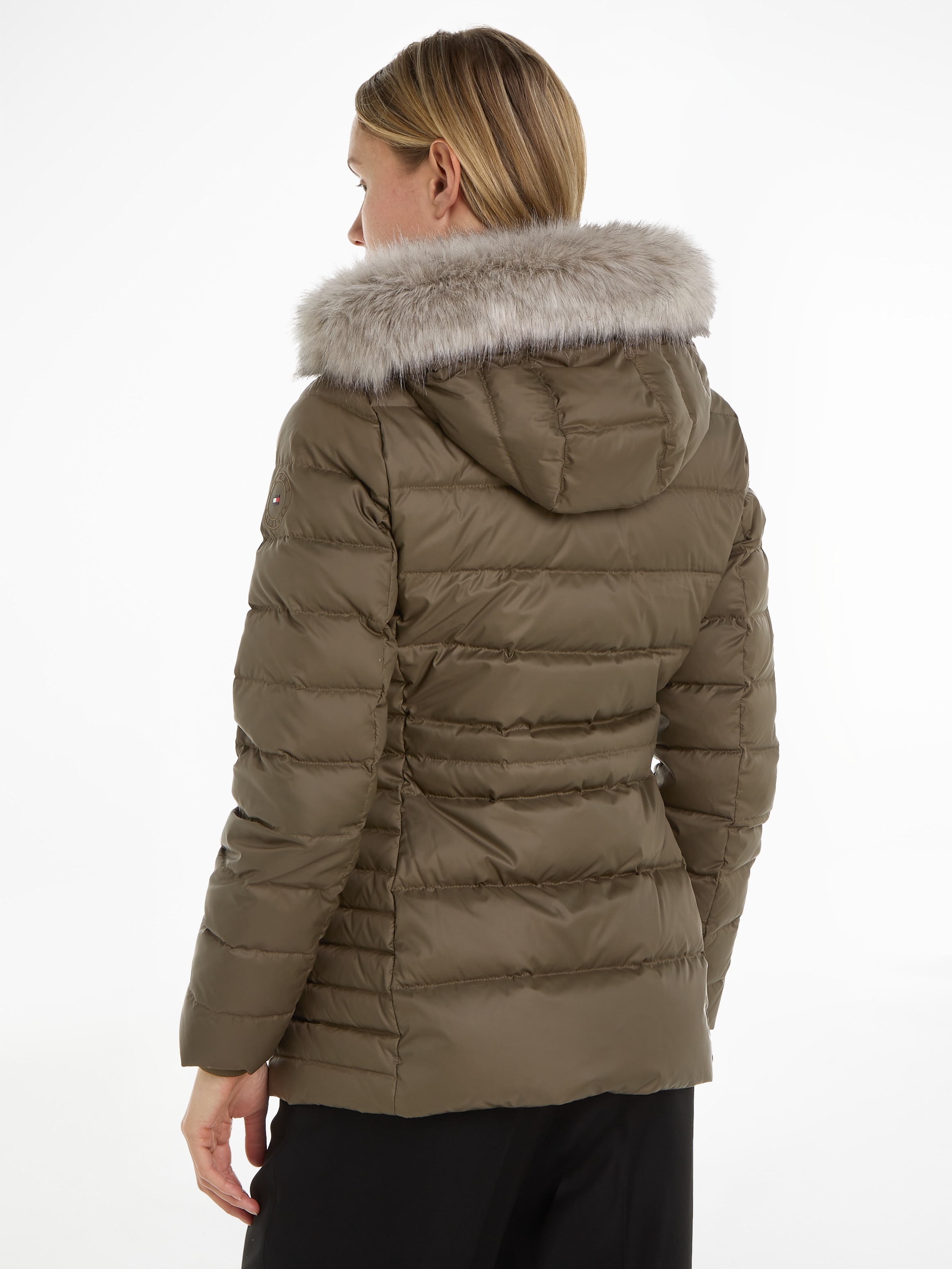 Tommy Hilfiger Daunenjacke »TYRA DOWN JACKET WITH FUR«, mit Kapuze, mit Kunstpelz-Besatz an Kapuze