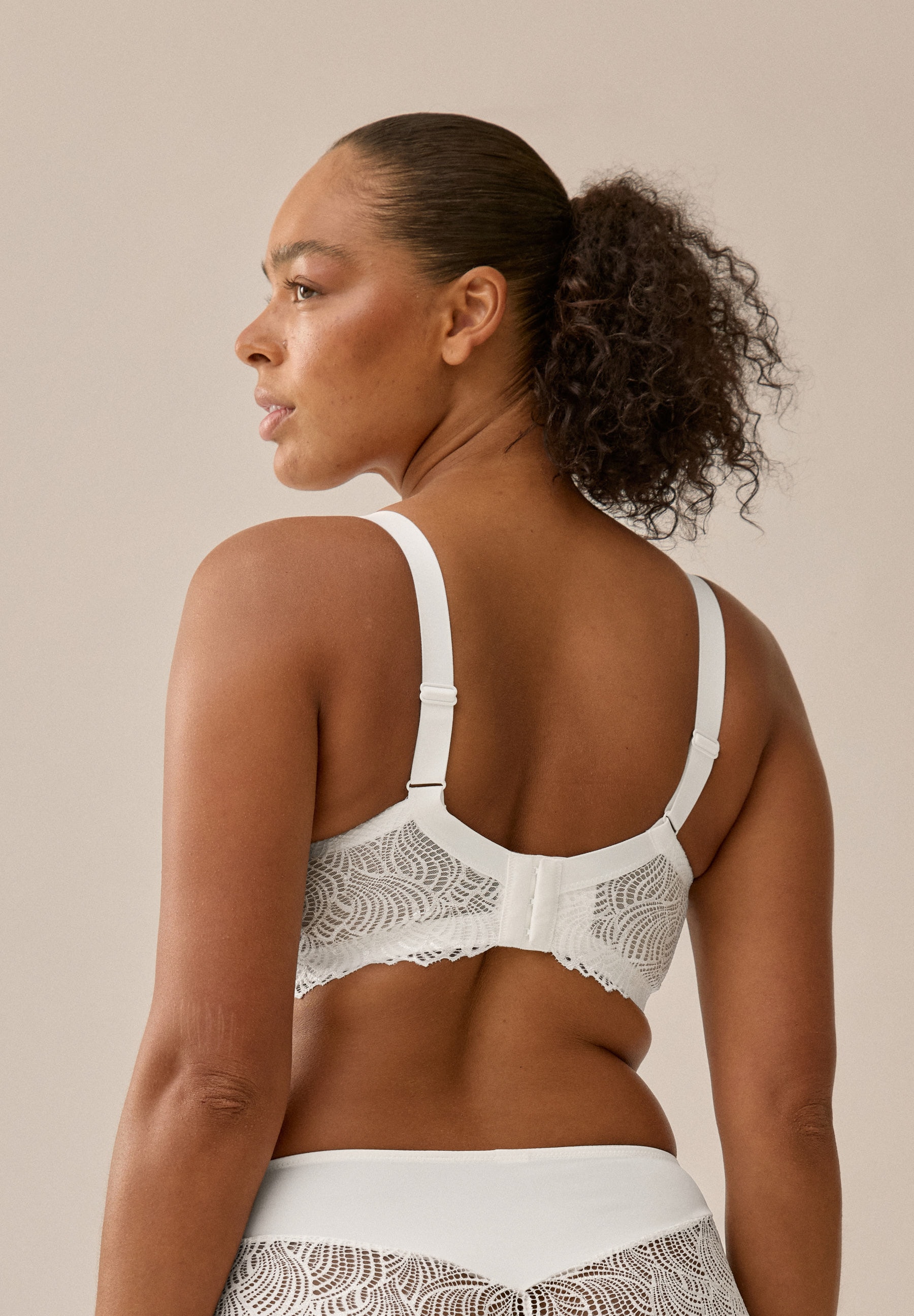 Naturana Soutiens-gorge moulés »The Friday« 1 cuis avec armature, avec dentelle, féminin, doux, confortable