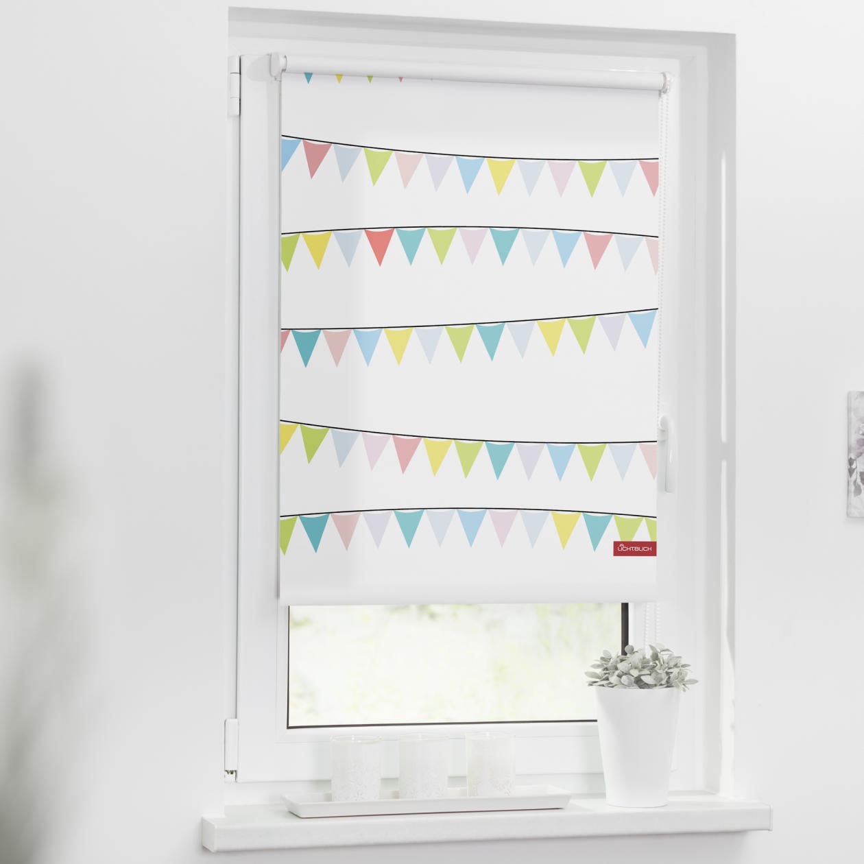 Image of LICHTBLICK ORIGINAL Seitenzugrollo »Rollo Klemmfix, ohne Bohren, Verdunkelung, Wimpelkette - Bunt«, verdunkelnd, Verdunkelung-energiesparend, freihängend bei Ackermann Versand Schweiz