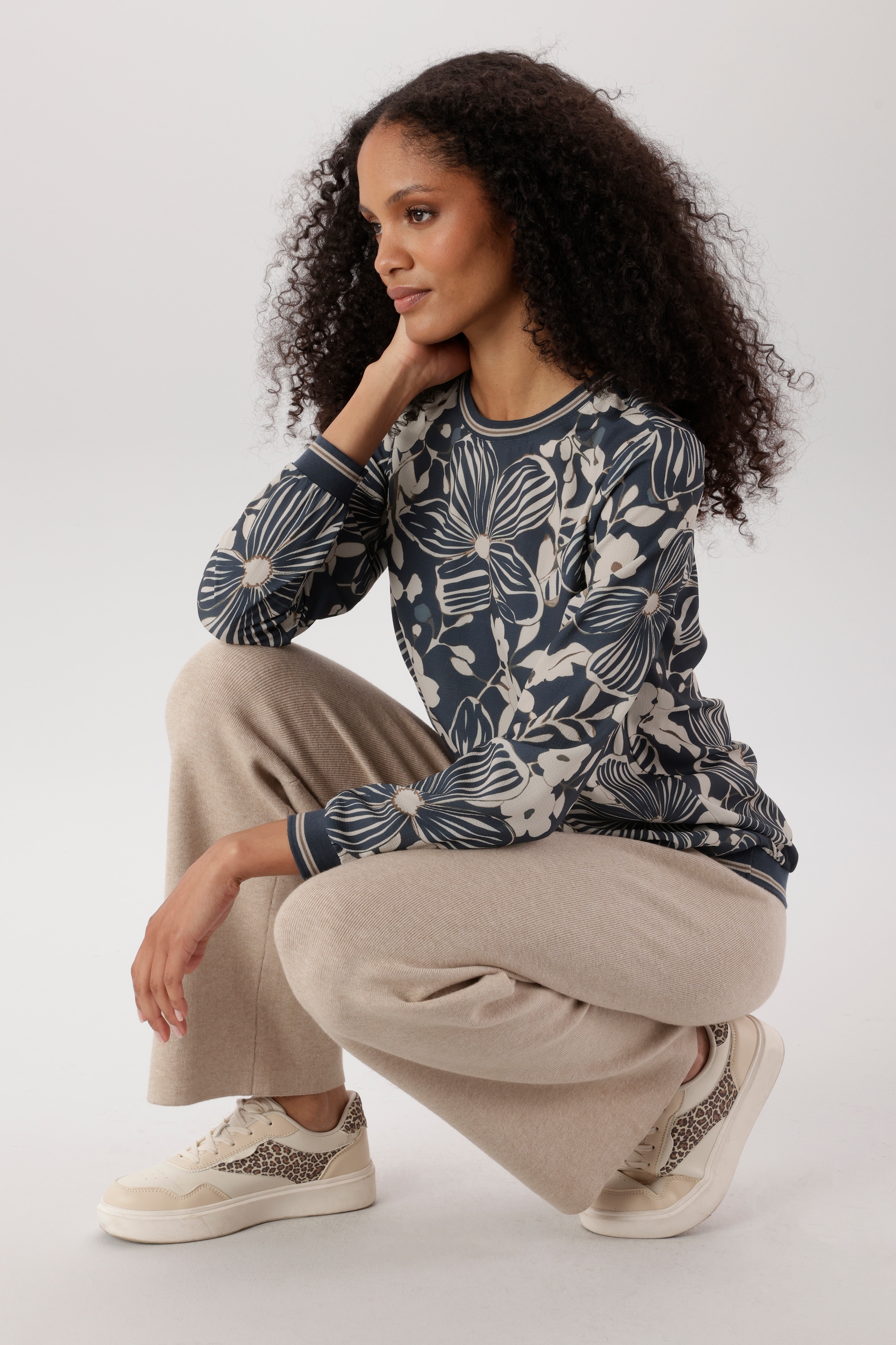 Aniston SELECTED Shirtbluse mit sportiven Bündchen und floralem Druck - NEUE KOLLEKTION