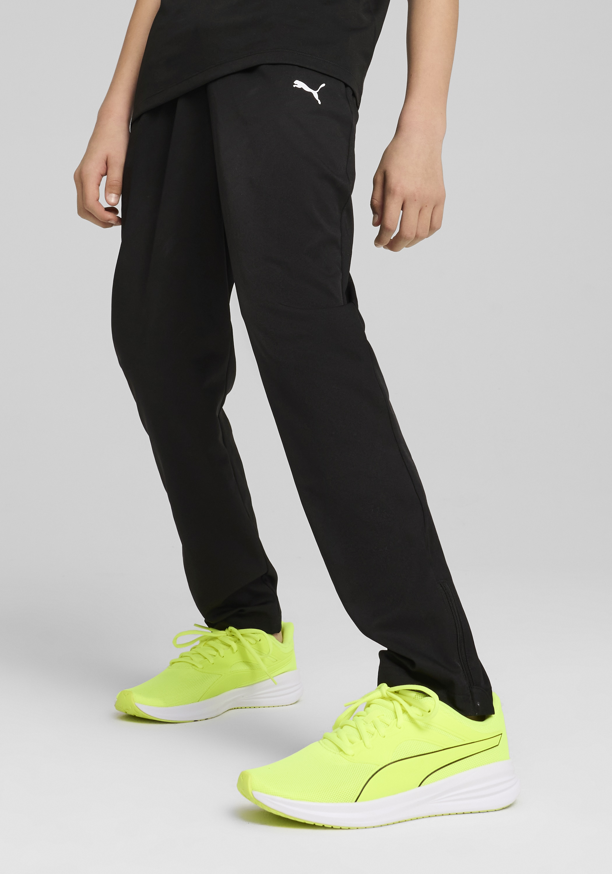 Image of PUMA Trainingshose "TAD ESS WOVEN TAPERED PANTS B" mit DryCELL-Technologie, atmungsaktiv, Regular Fit, für Jugendliche