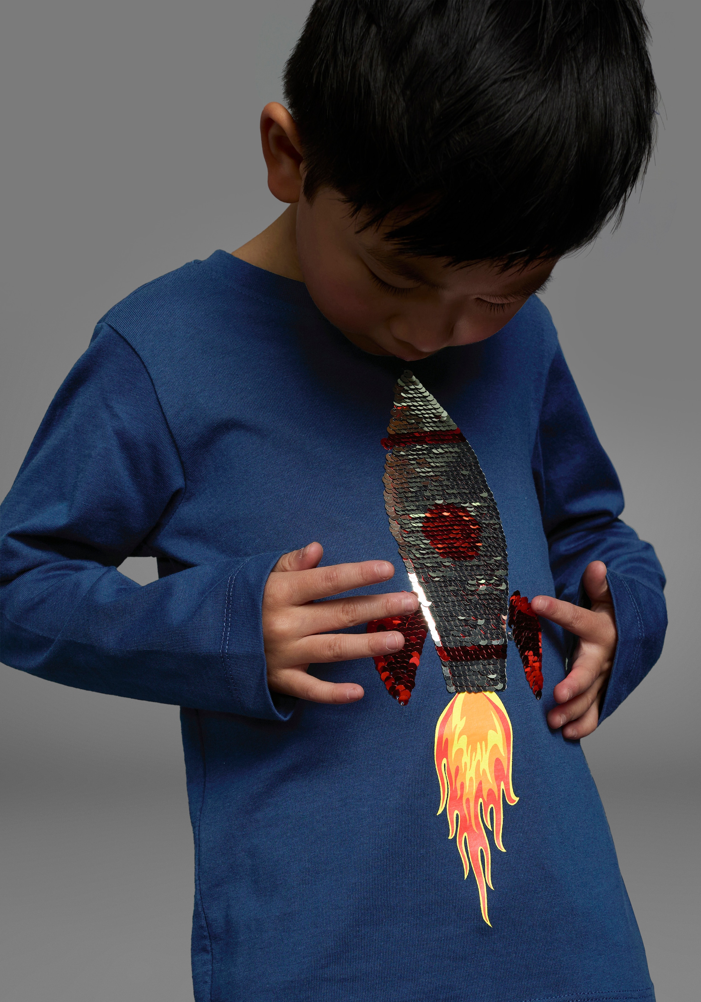 KIDSWORLD Langarmshirt »Rakete aus Wendepailletten«, langärmelige, Basic-Passform, aus Jerseystoff, aus Baumwolle