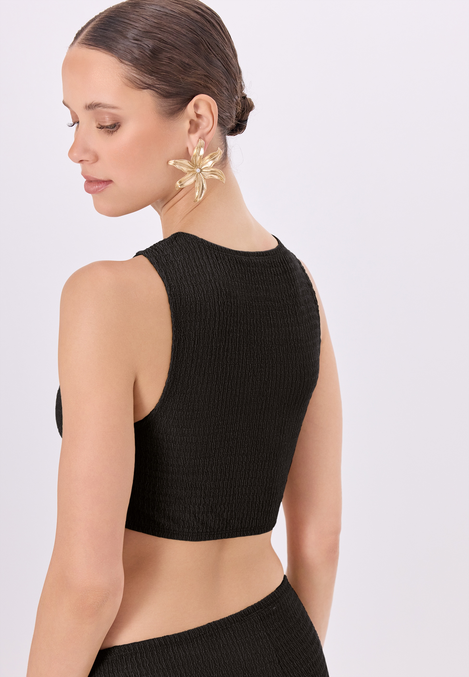 LSCN by LASCANA Crop-Top en tissu froissé doux avec accessoire décoratif