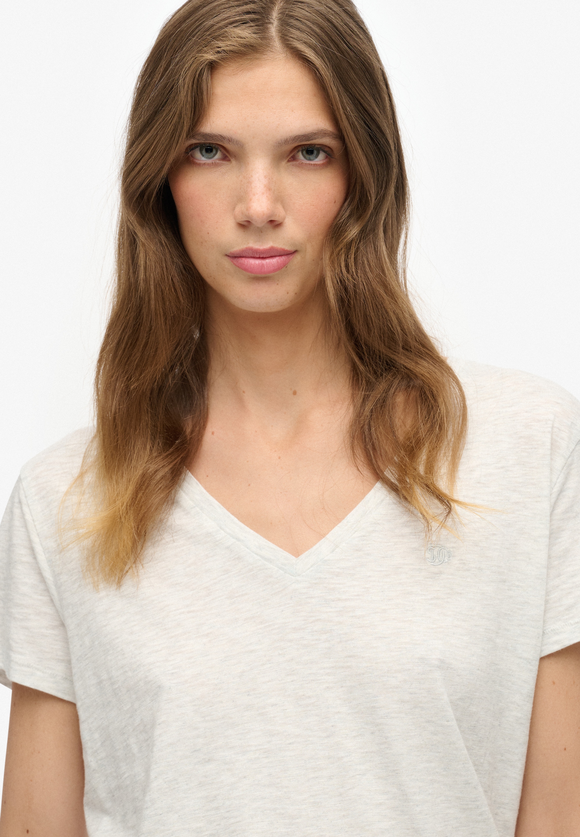 Superdry T-shirt »STUDIOS SLUB EMB VEE TEE« Baumwollmischung, relaxed fit