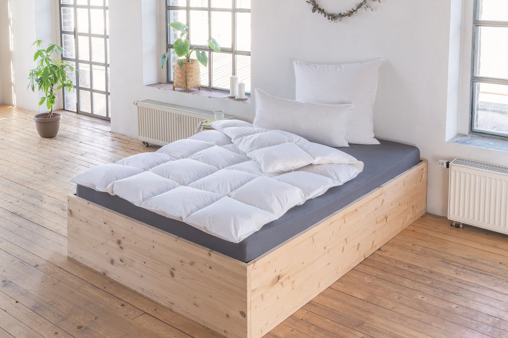 Image of Schiesser Daunenbettdecke »Schiesser Daunen-Ganzjahresdecke«, warm, (1 St.) bei Ackermann Versand Schweiz