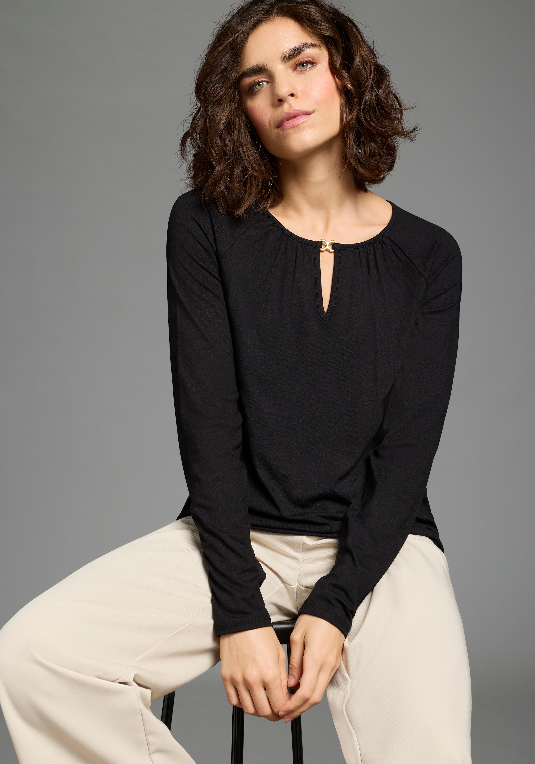 Image of Laura Scott Longsleeve mit Schmuckelement, elastischer Bund