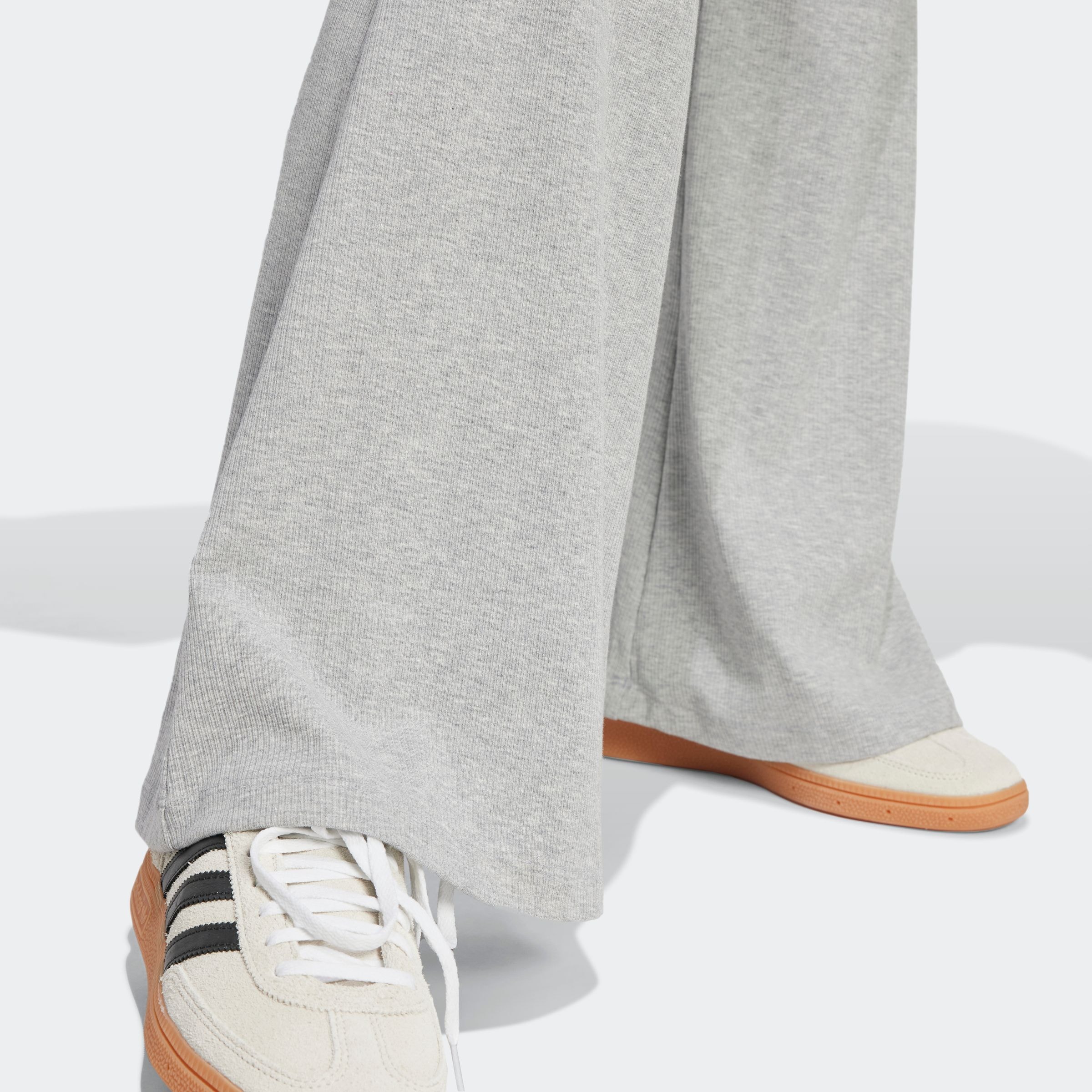 adidas Originals Leggings »ESS FL LEGGINGS«, (1 tlg.), mit ausgestelltem Bein und Ripp Optik, hoher Bund