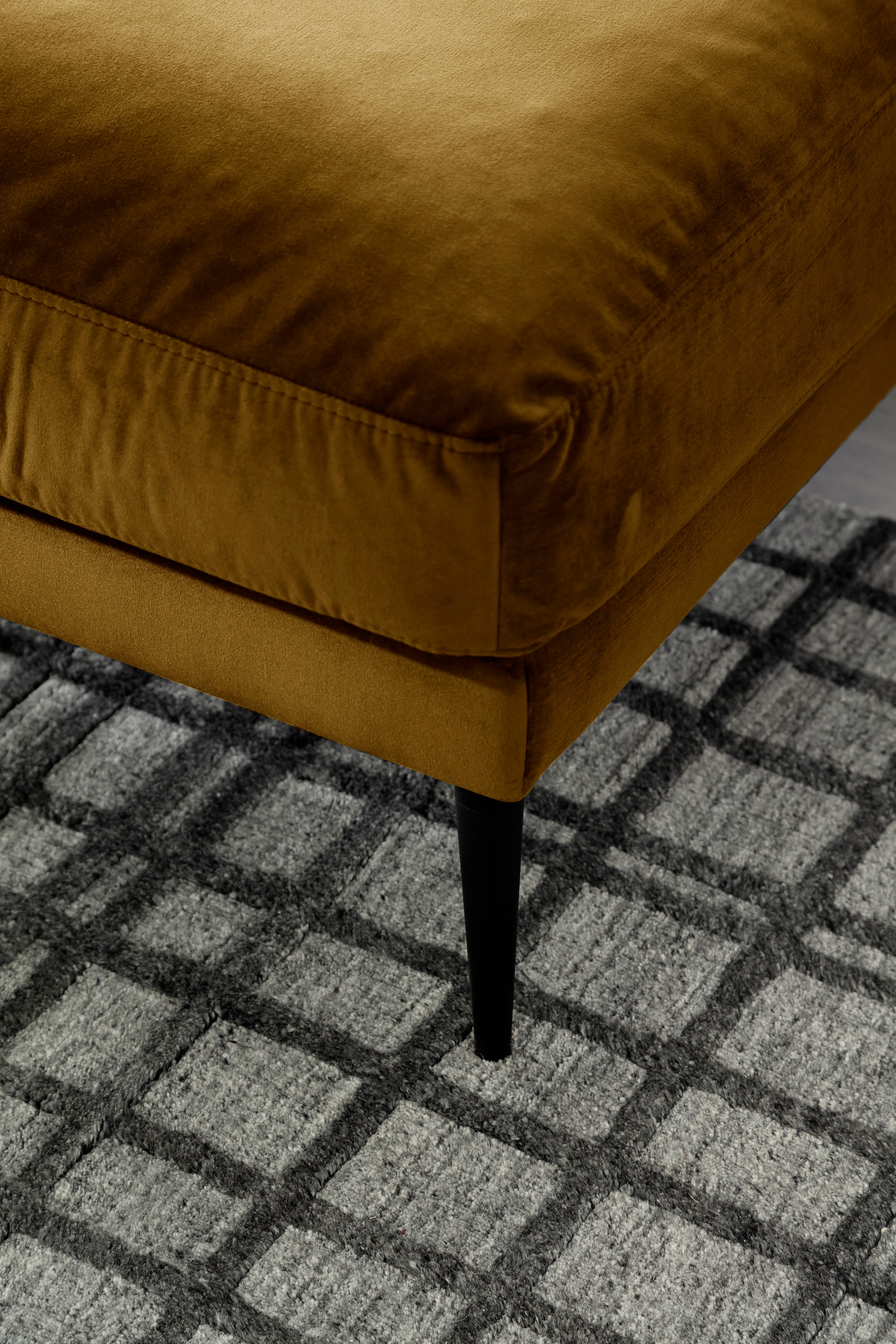 Trends by HG Polsterecke »Svea L-Form« Recamiere rechts oder links, mit Metallfuss, frei im Raum stellbar