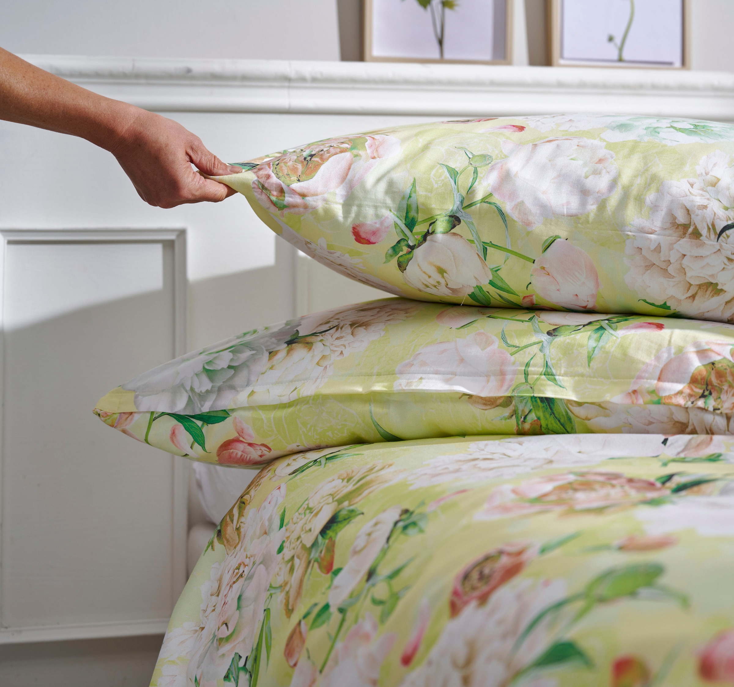 APELT Wendebettwäsche »Sarah«, elegante Pfingsrosen und Rosenblätter, exklusive Sommer Bettwäsche