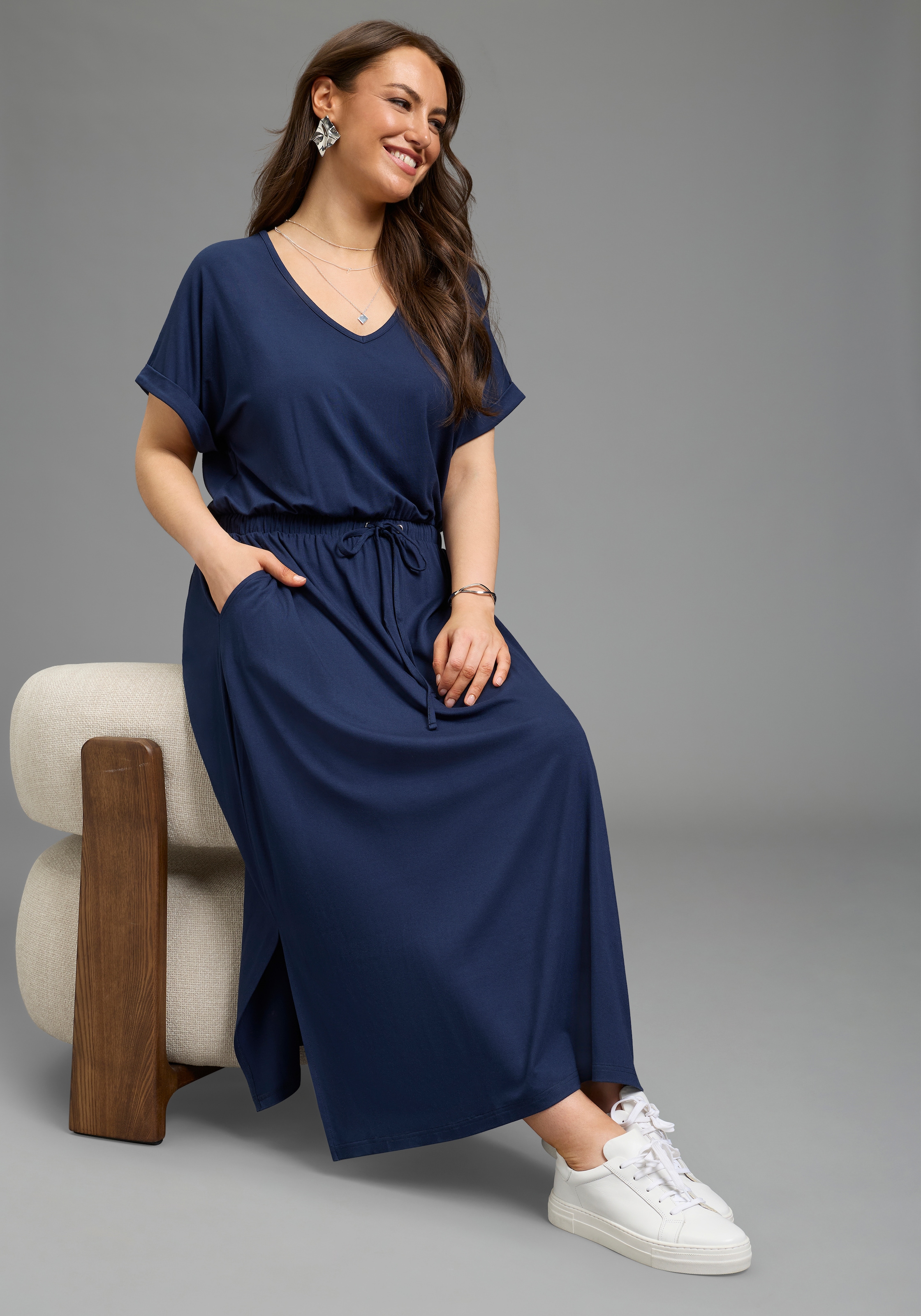 Image of Laura Scott CURVE Jerseykleid "Grosse Grössen" Eingrifftaschen in Midilänge, V-Ausschnitt, praktische Eingrifftaschen