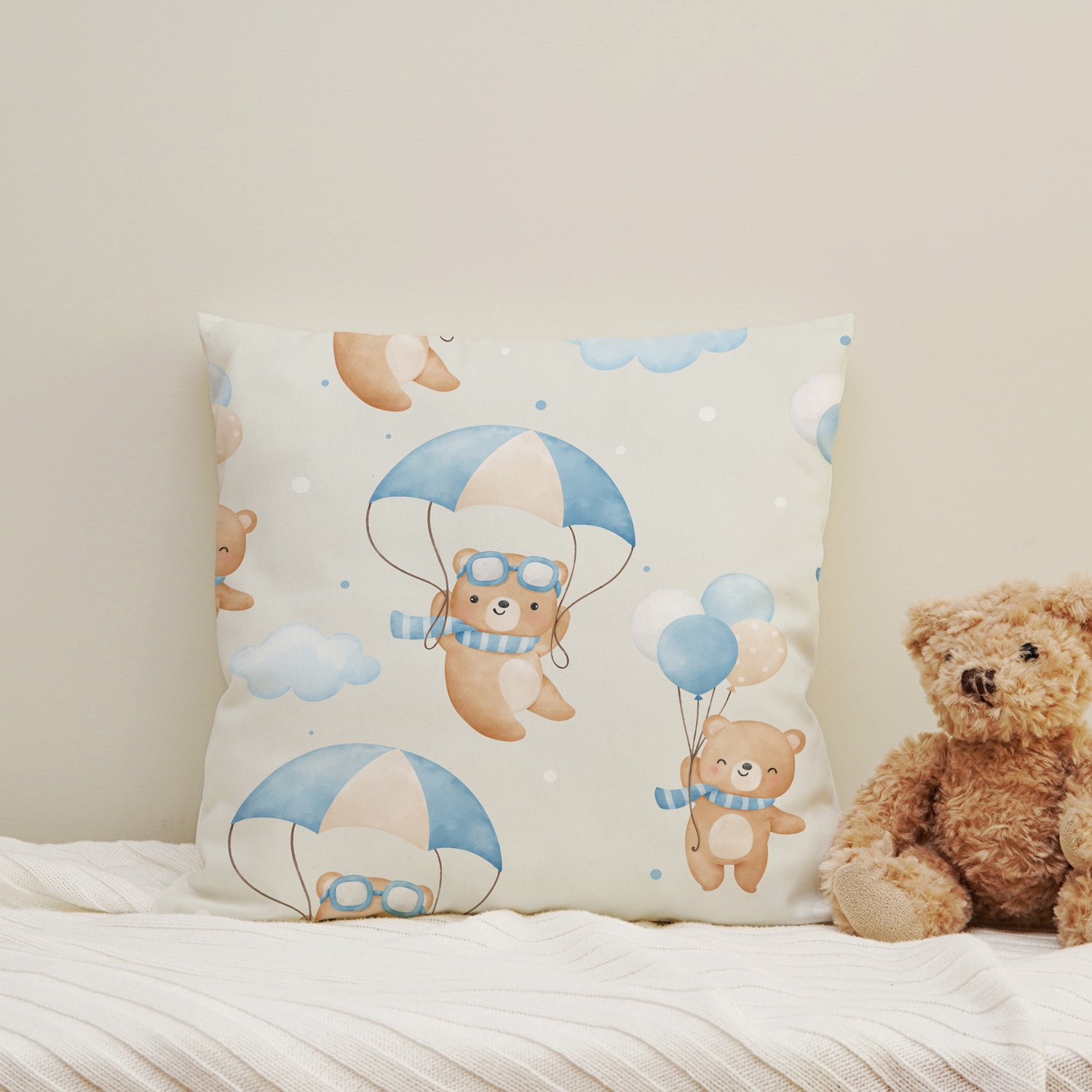 Image of queence Dekokissen "Bär mit Fallschirm" Kissenhülle mit HD Premium Druck, geruchsneutral, 40x40cm