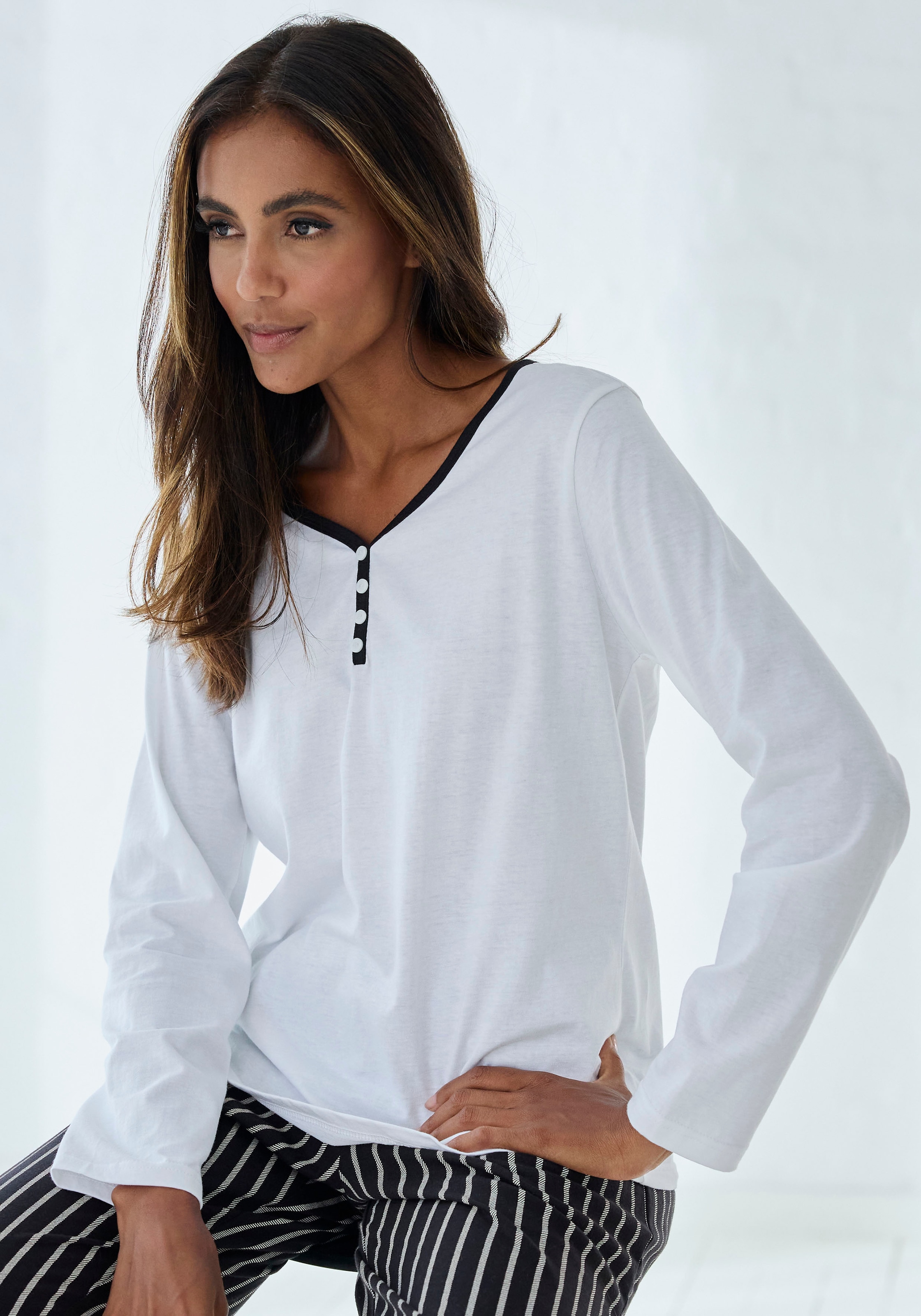Image of Vivance Dreams by Lascana Pyjamaoberteil mit Paspel und kurzer Zier-Knopfleiste