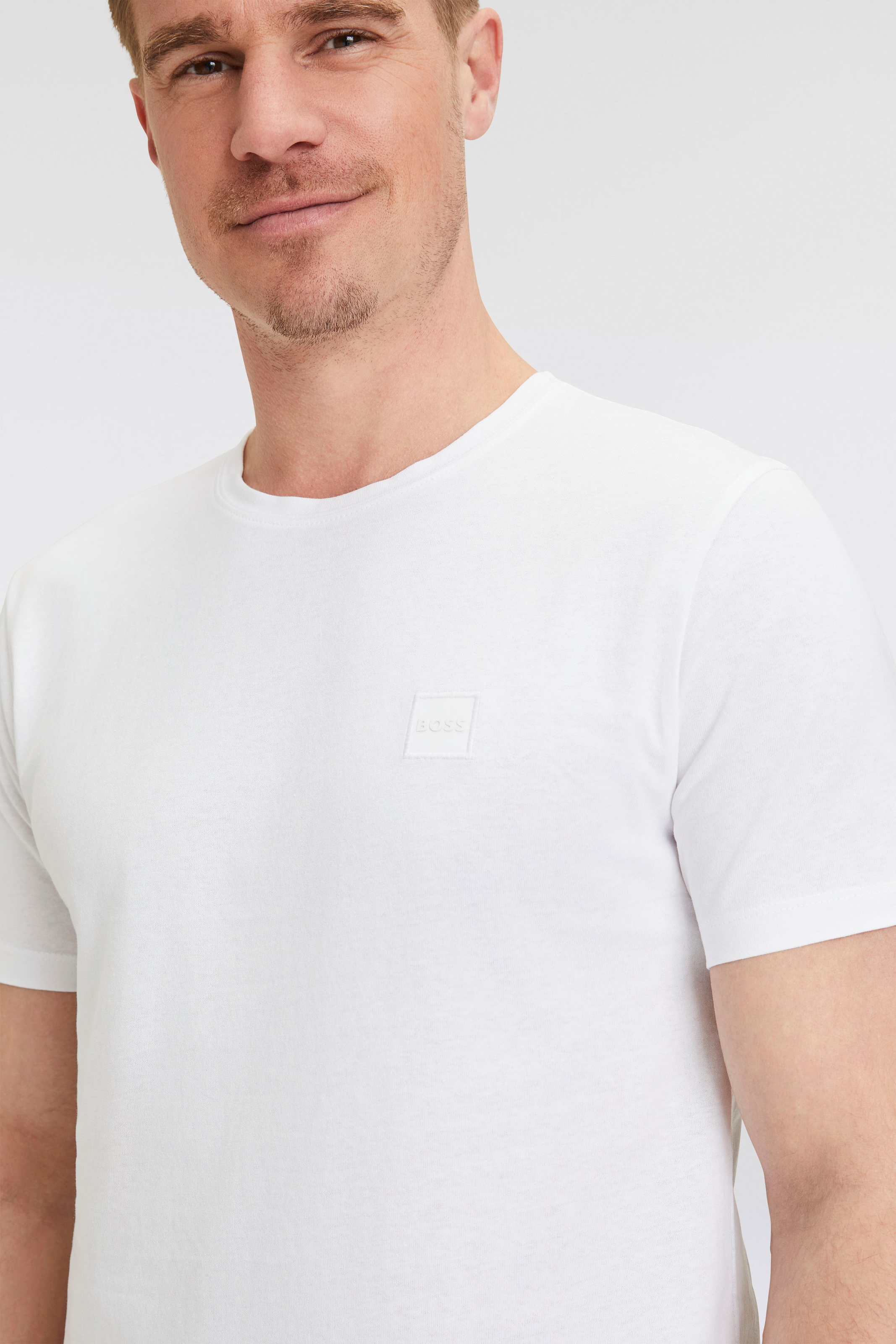 BOSS ORANGE T-Shirt »Tales«, mit BOSS Stickerei auf der Brust