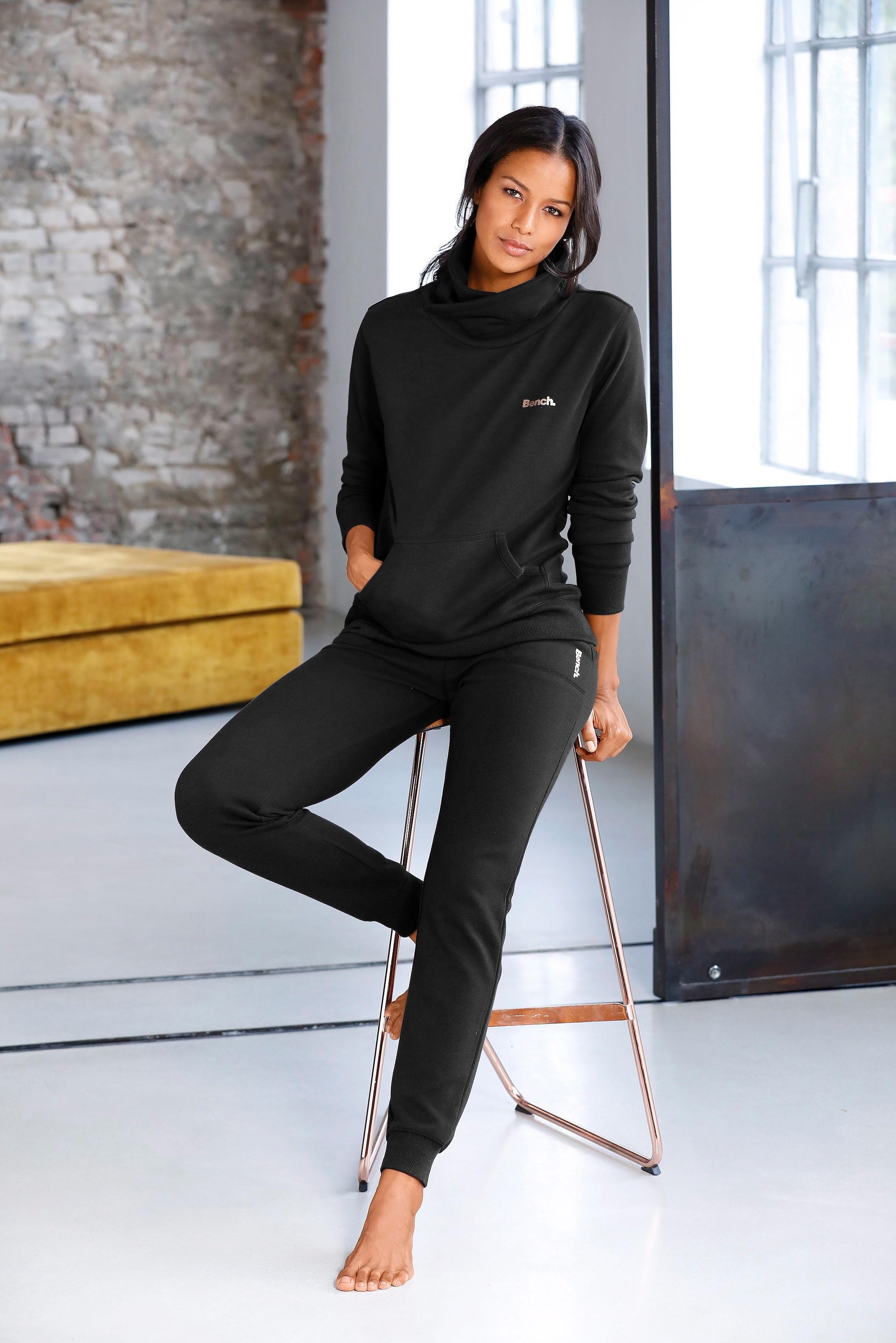 ♕ Bench. Loungewear Longsweatshirt »mit Loungeanzug Loungewear, Kängurutasche, versandkostenfrei und Layeroptik«, Stehkragen in bestellen